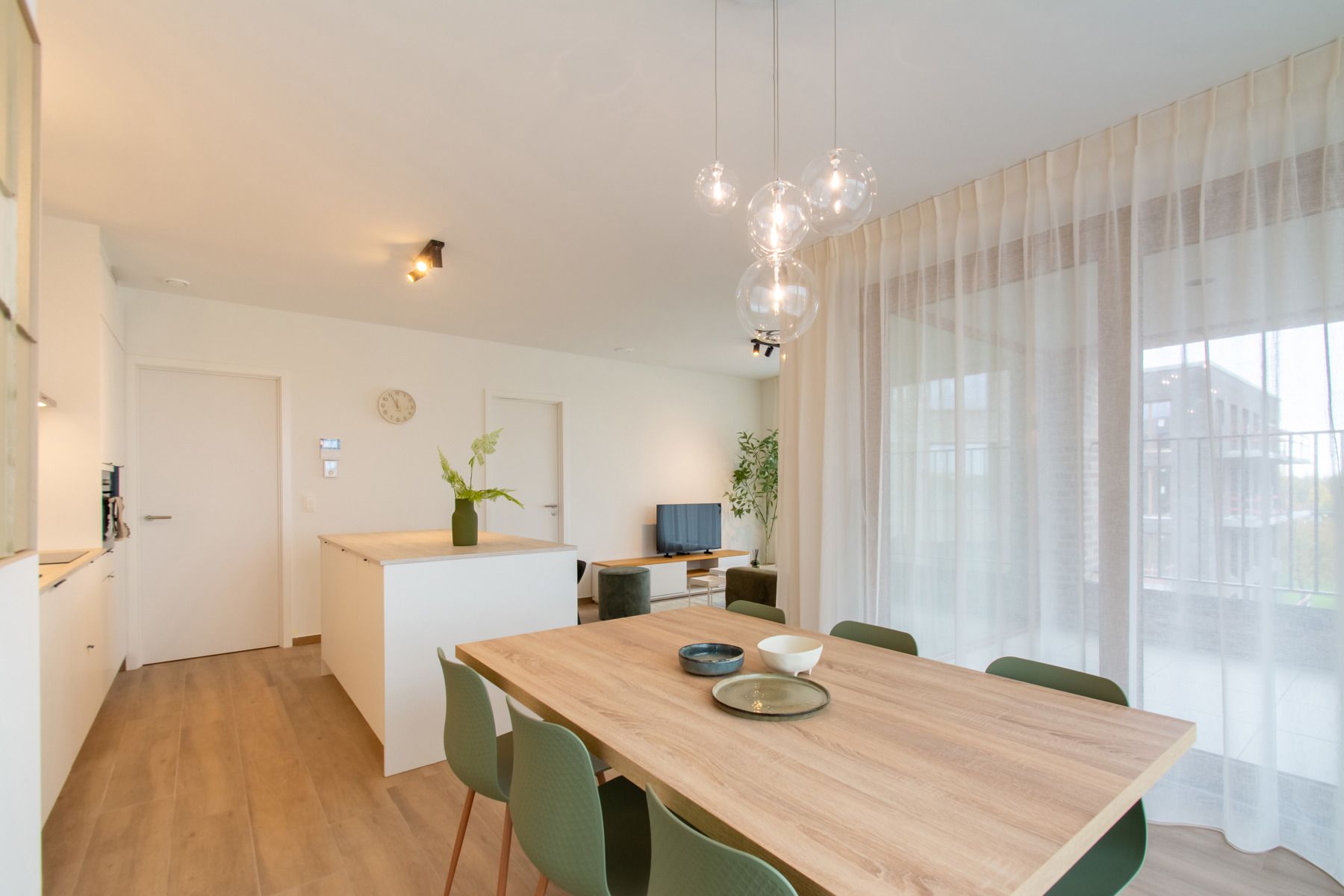 Rustig, gemeubeld en comfortabel 2slpk app. met mooi terras  foto 3