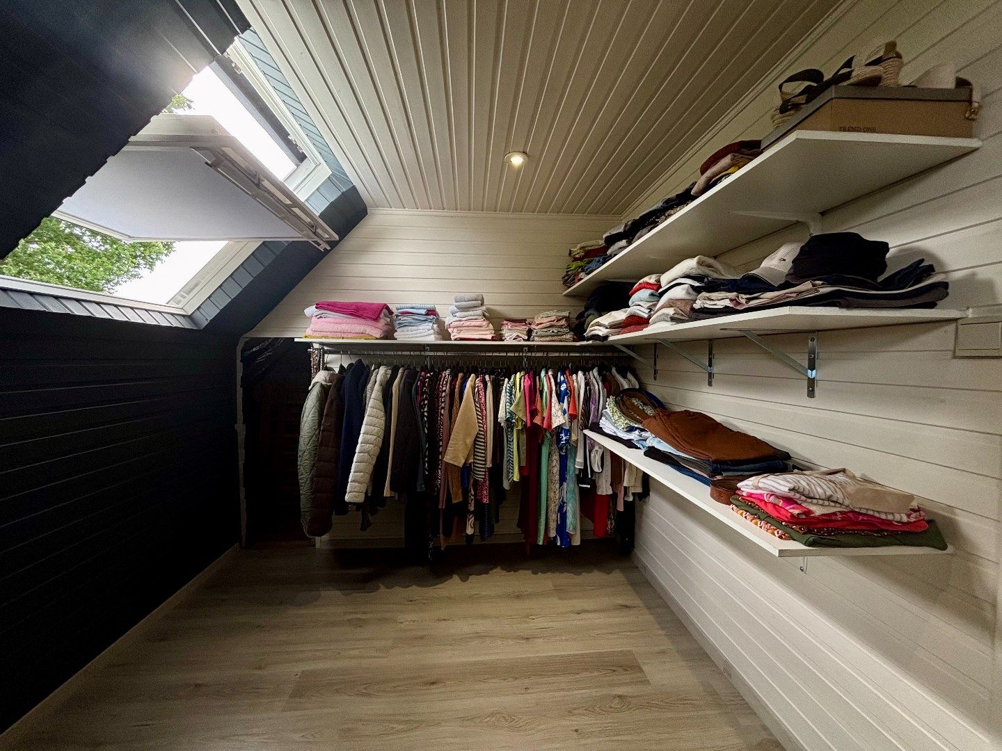 Ruime verzorgde half open woning met tuin en garage. foto 20