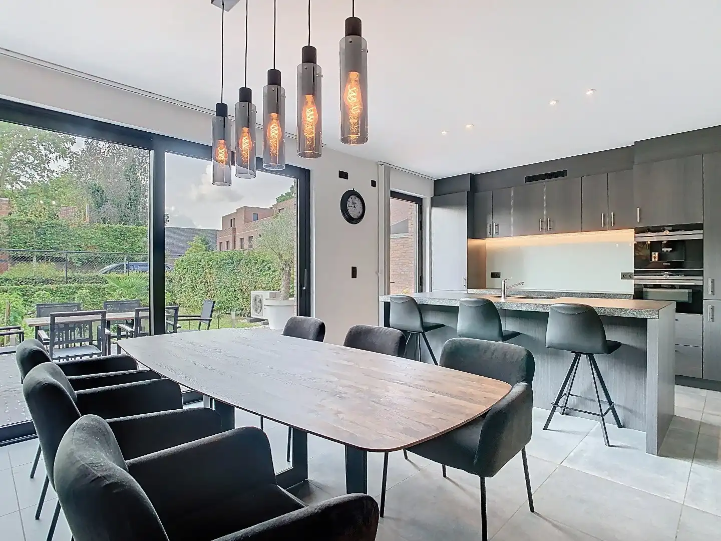 Recent gelijkvloers appartement met tuin, 2 slaapkamers en dressing foto 3