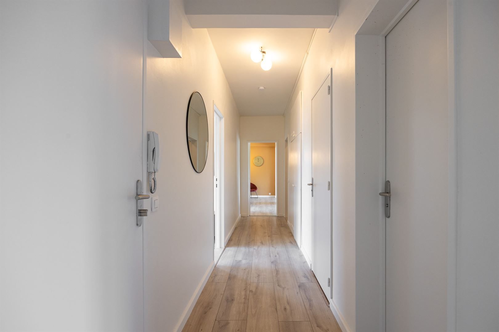 Ruim appartement met 4 slaapkamers en veel lichtinval foto 14