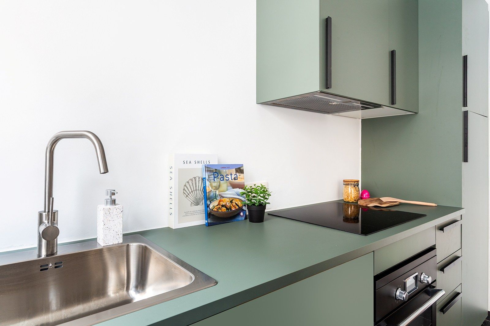  Ideaal starters- of investeringsappartement in de gegeerde wijk Zurenborg foto 8