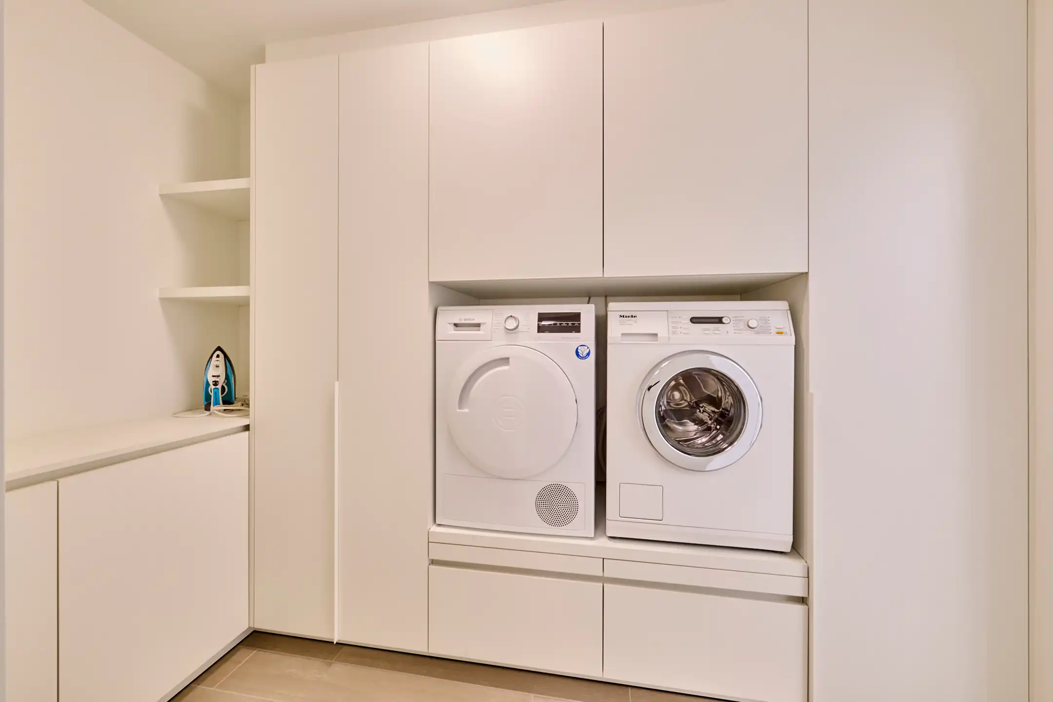 VOLLEDIG VERNIEUWD RUIM EN HOOGWAARDIG AFGEWERKT APPARTEMENT foto 14