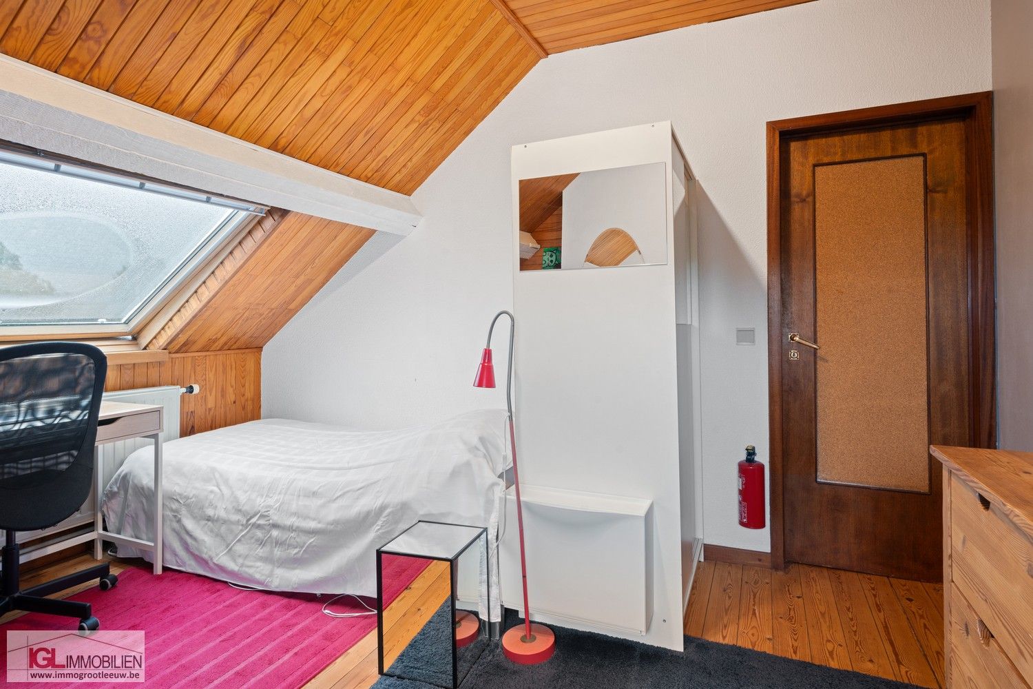 Prachtig gelegen alleenstaande woning op 14are met 4 slaapkamers & garage foto 13