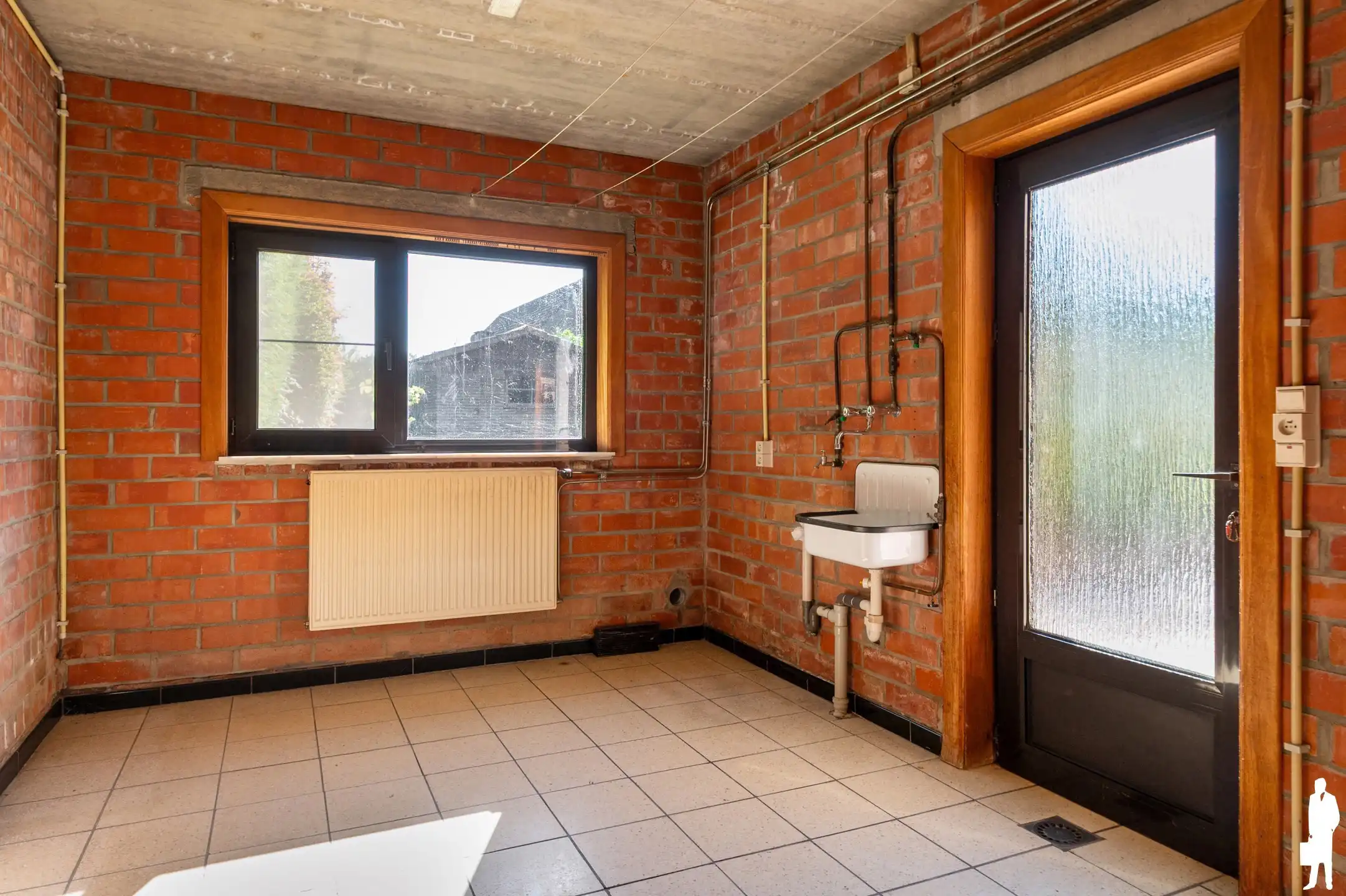 Te renoveren woning met zuid tuin in doodlopende straat foto 12