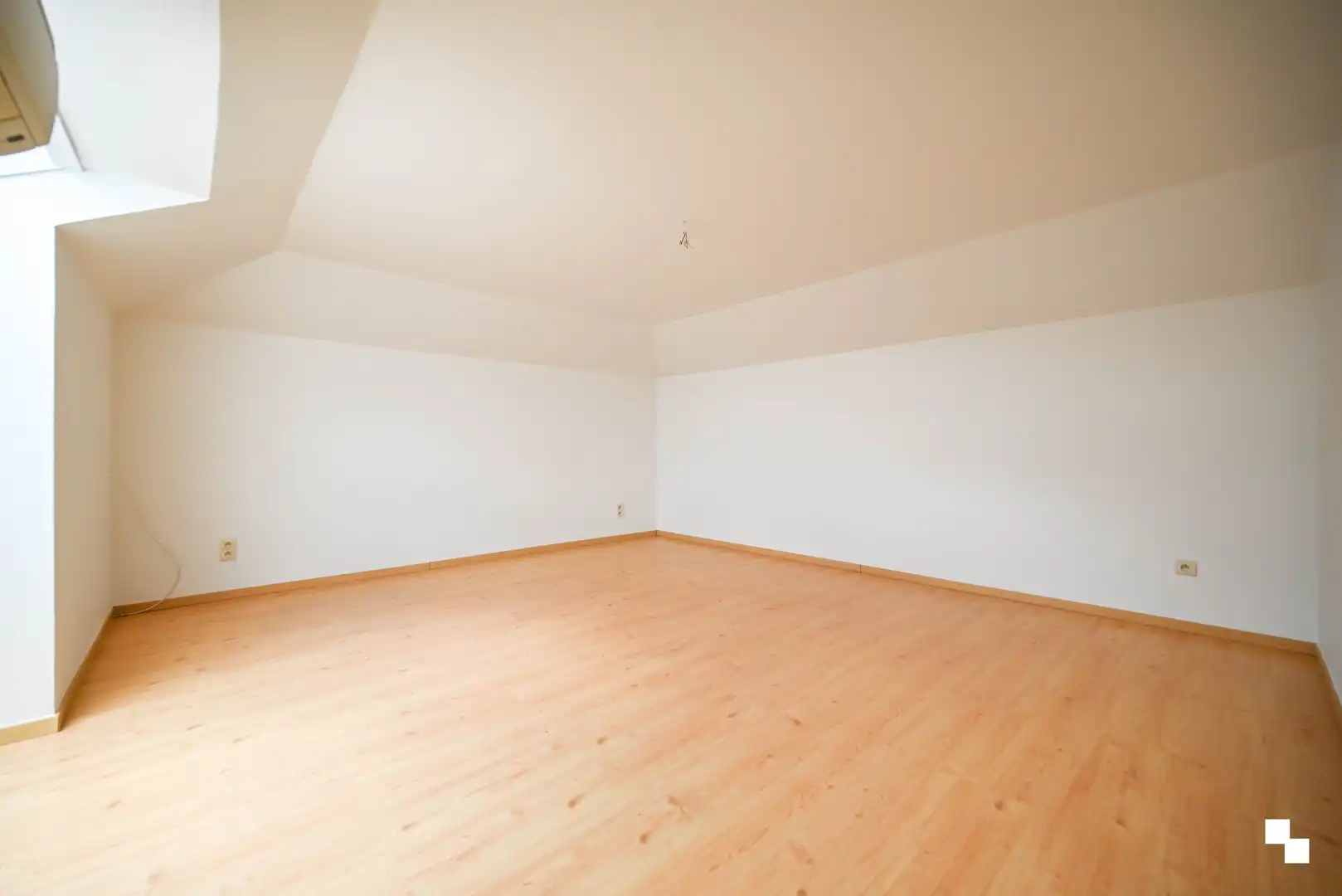 Woning met loods in Oostrozebeke foto 24