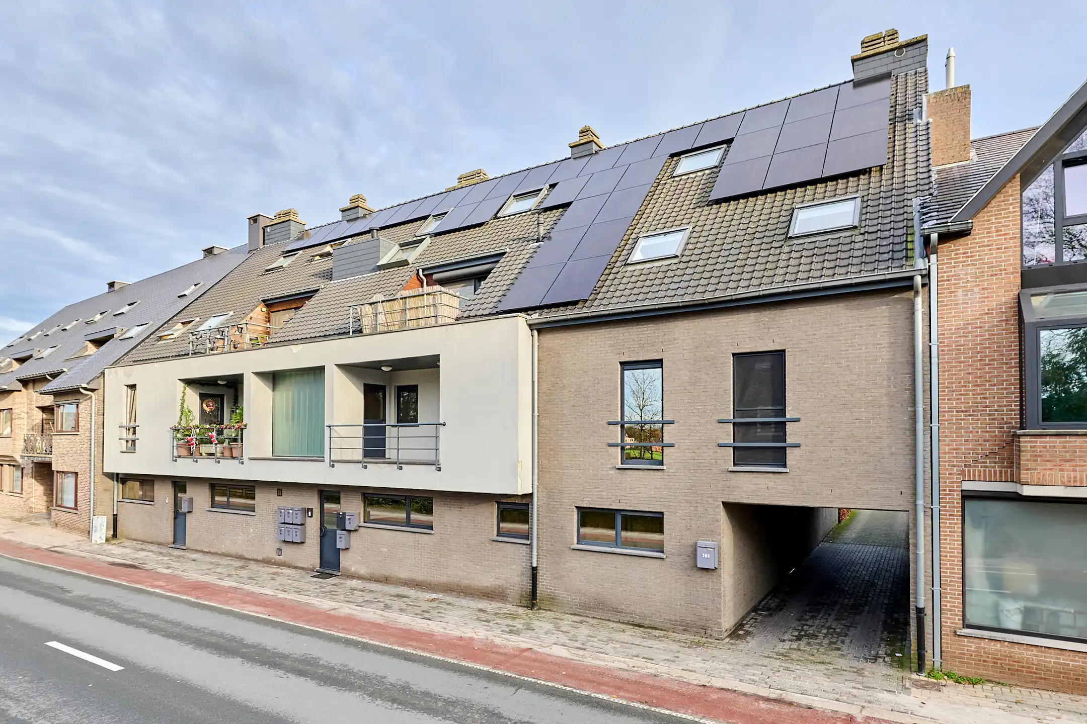 VOLLEDIG VERNIEUWD RUIM EN HOOGWAARDIG AFGEWERKT APPARTEMENT foto 13