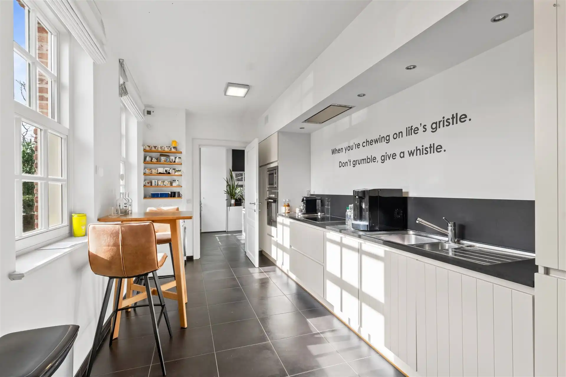 prachtig gelegen woning met veel potentieel foto 9