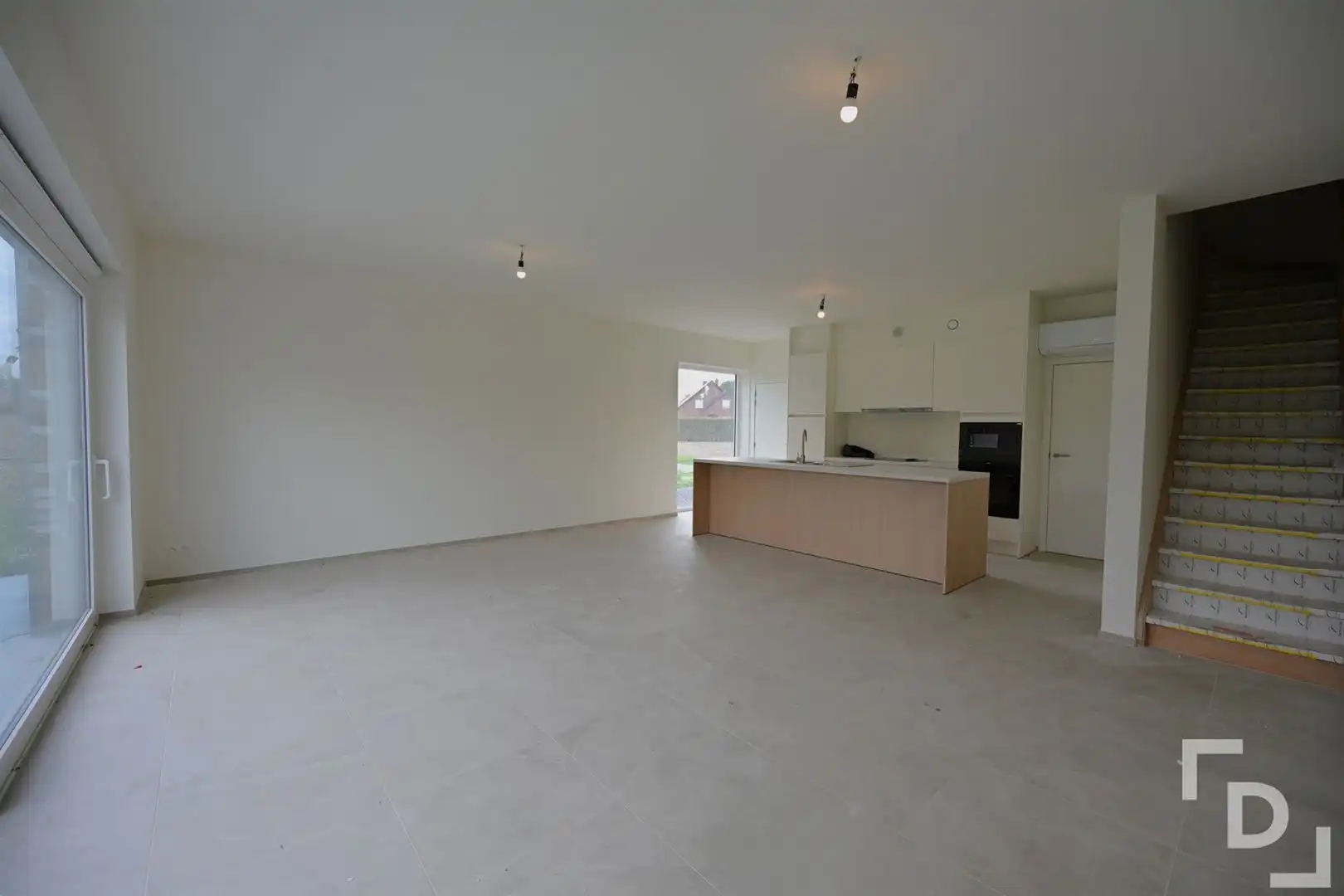 Afgewerkte nieuwbouwwoning  in hartje Proven. foto 2