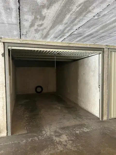 Garage op 400m van het centrum en op 250m van de Zeedijk foto 3