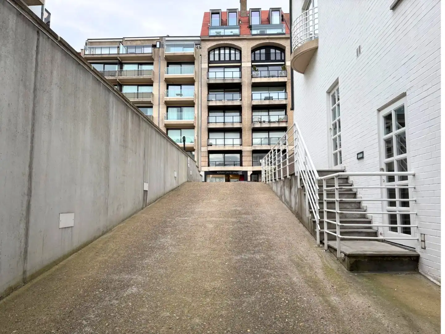 Ruime garagebox op de Kustlaan ter hoogte van de Minigolf foto 5