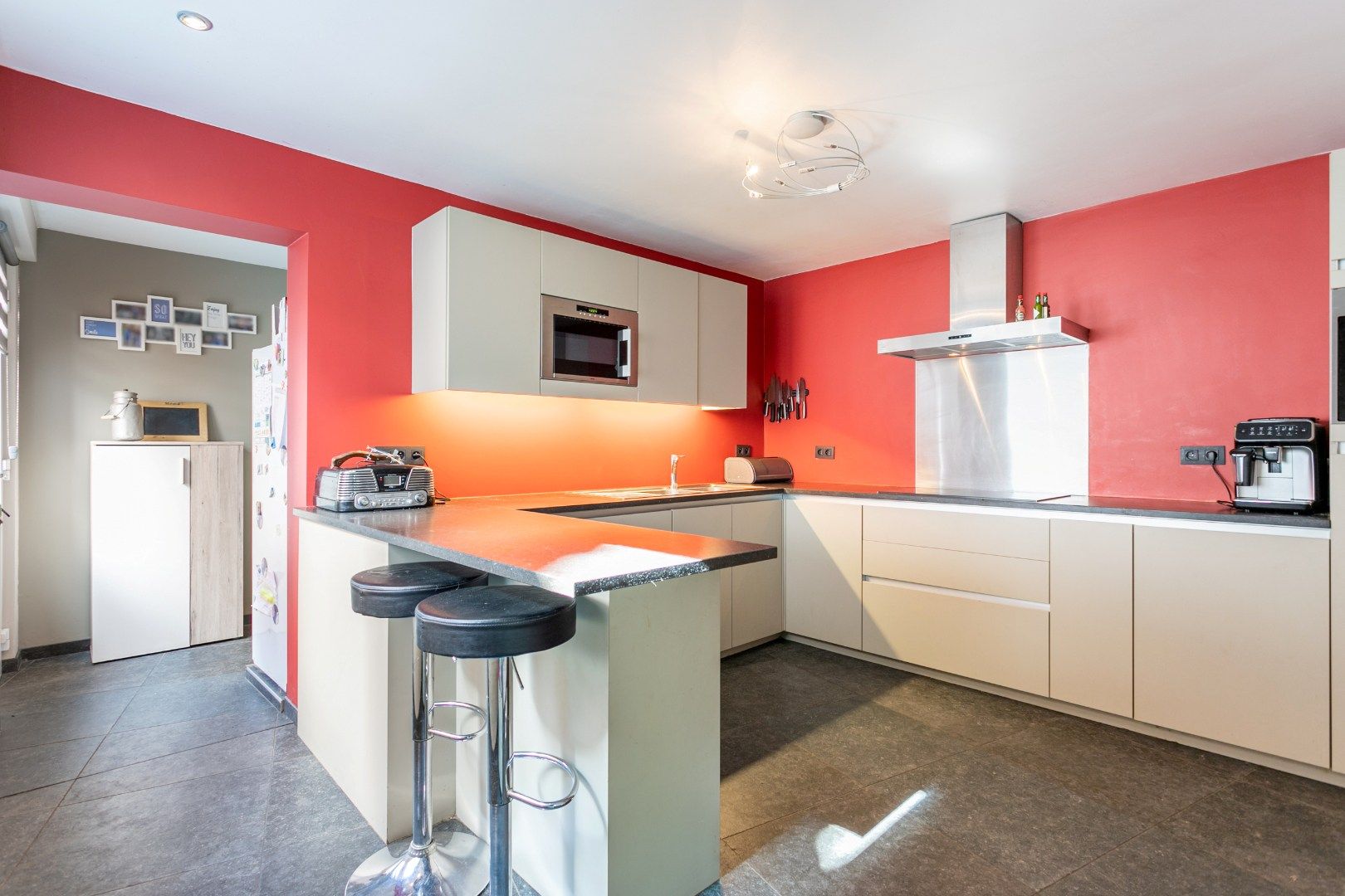 Instapklare woning op 9a30, met 3 slpks, garage en tuin  foto 7