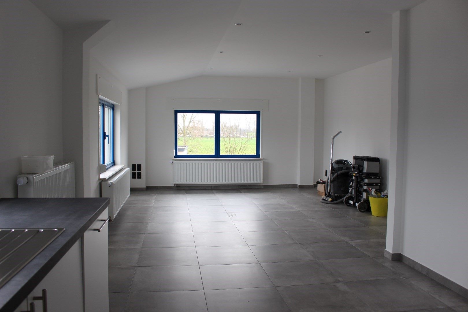 Appartement met 2 slaapkamers en parkeerplaats. foto {{pictureIndex}}