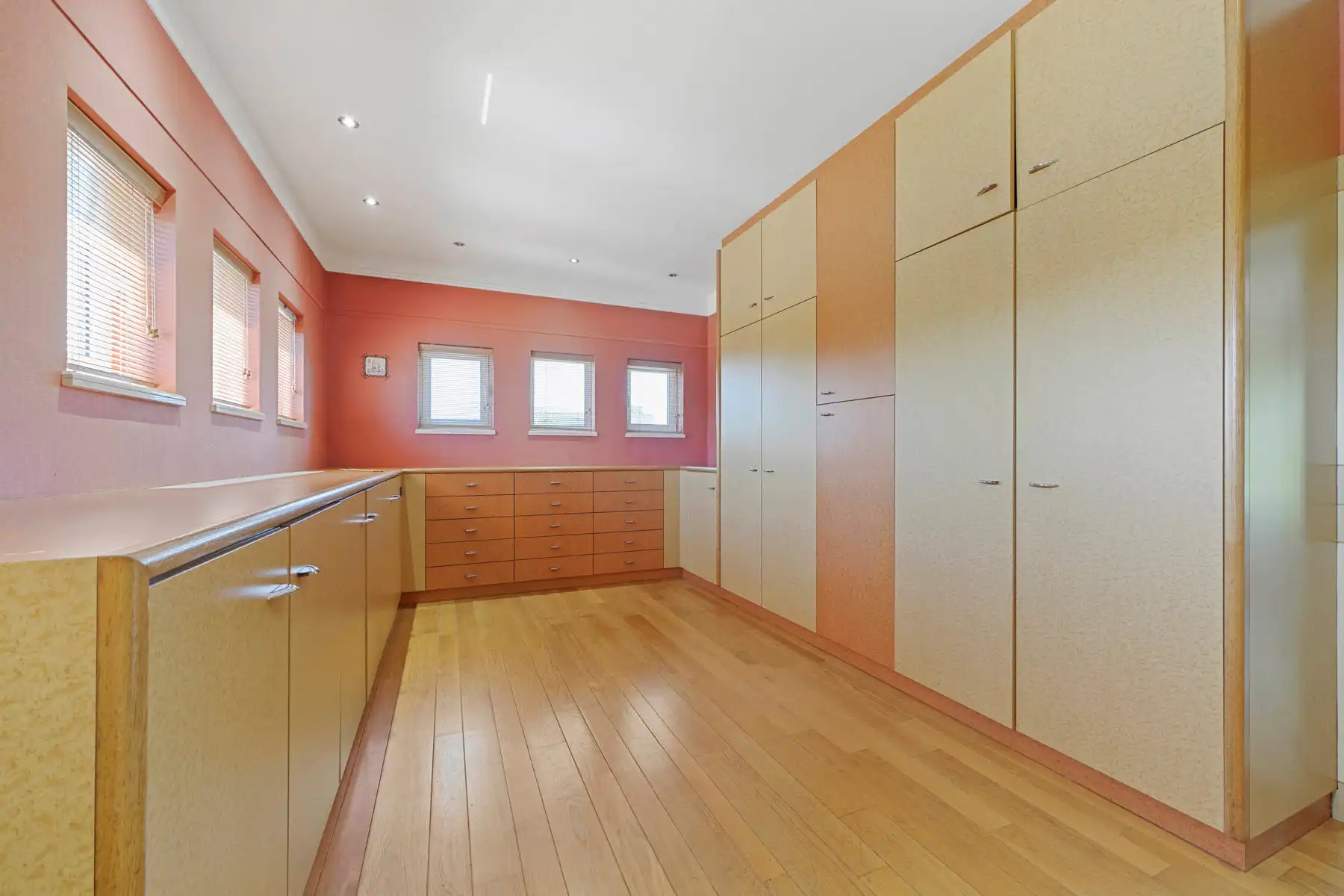 MODERNE VILLA MET 5 SLAAPKAMERS EN ONDERHOUDSVRIENDELIJKE TUIN foto 25