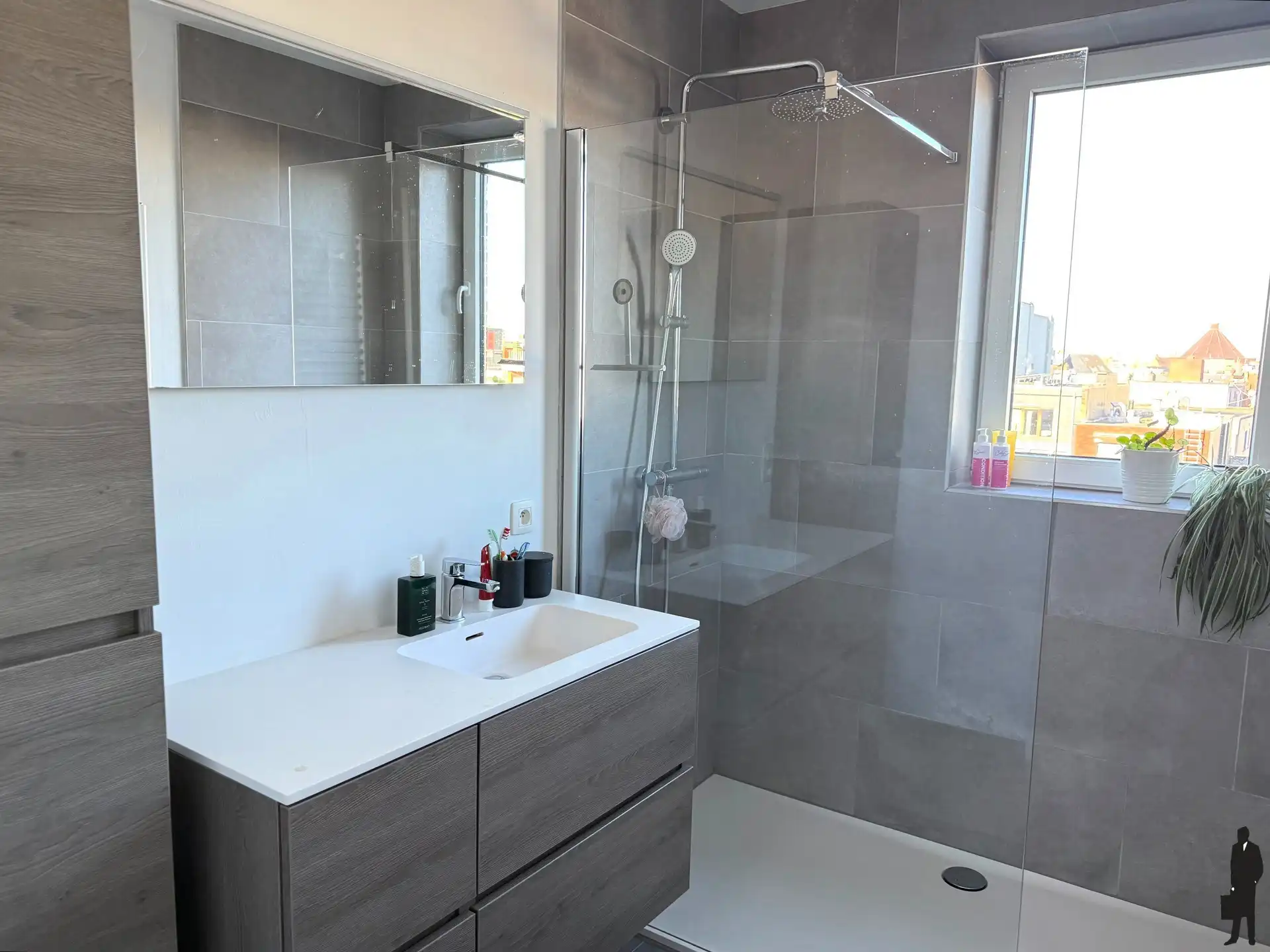 Lichtrijk 2-slaapkamerappartement met terras foto 8