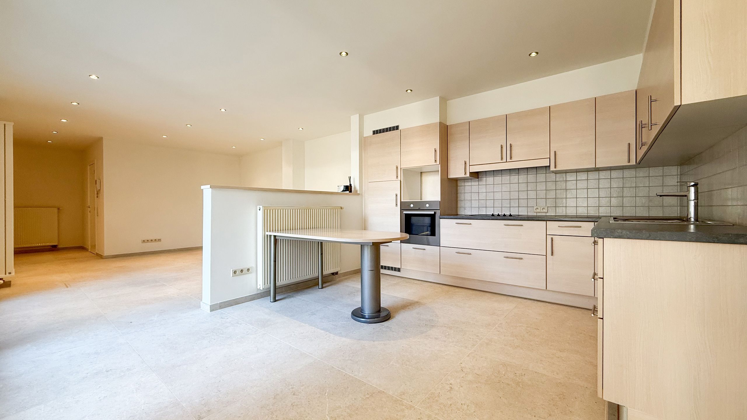 Opbrengsteigendom met Appartement en kantoorruimte! foto 23