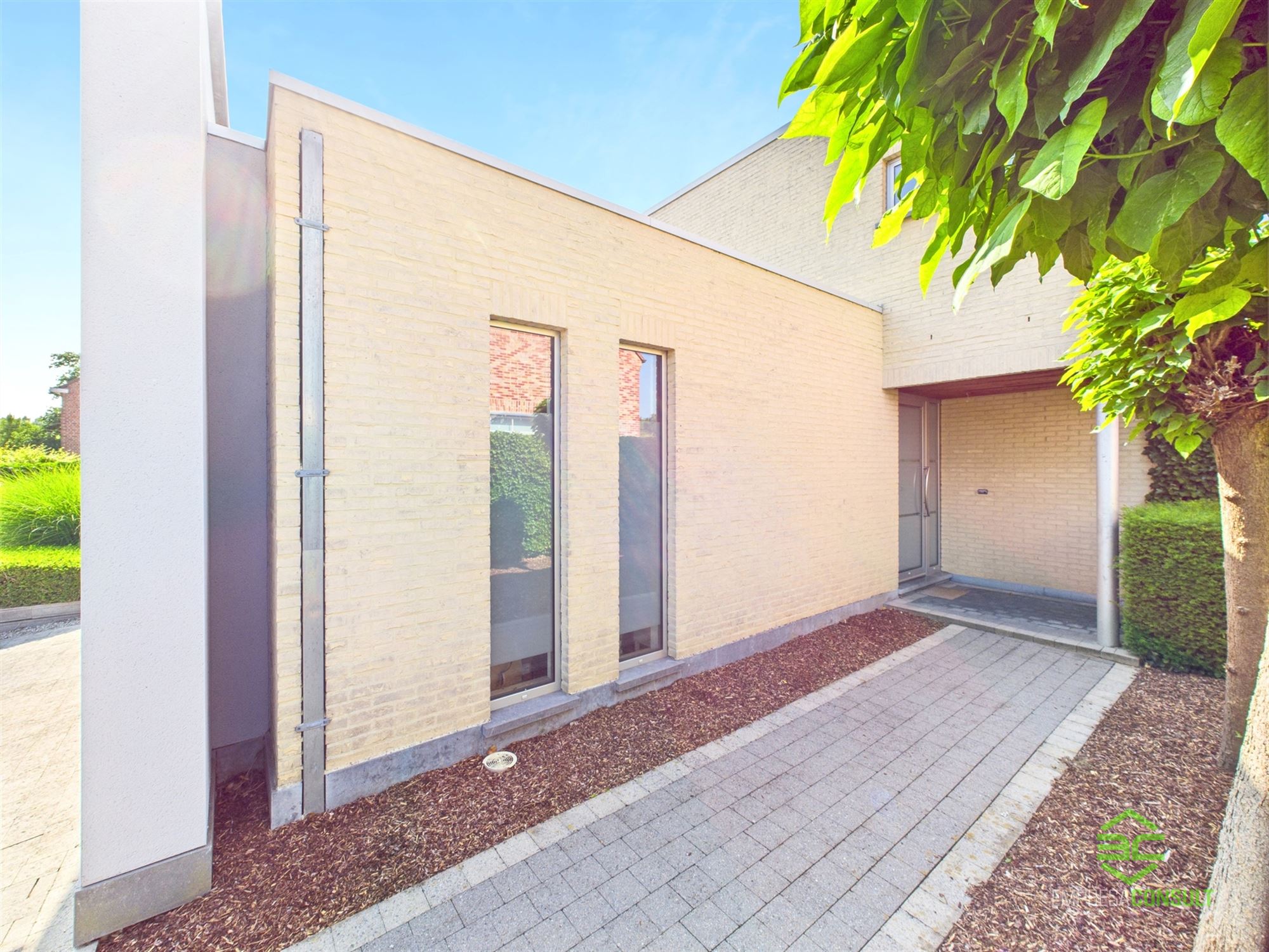 Prachtige villa met 4 slpk op een rustige locatie! foto 3