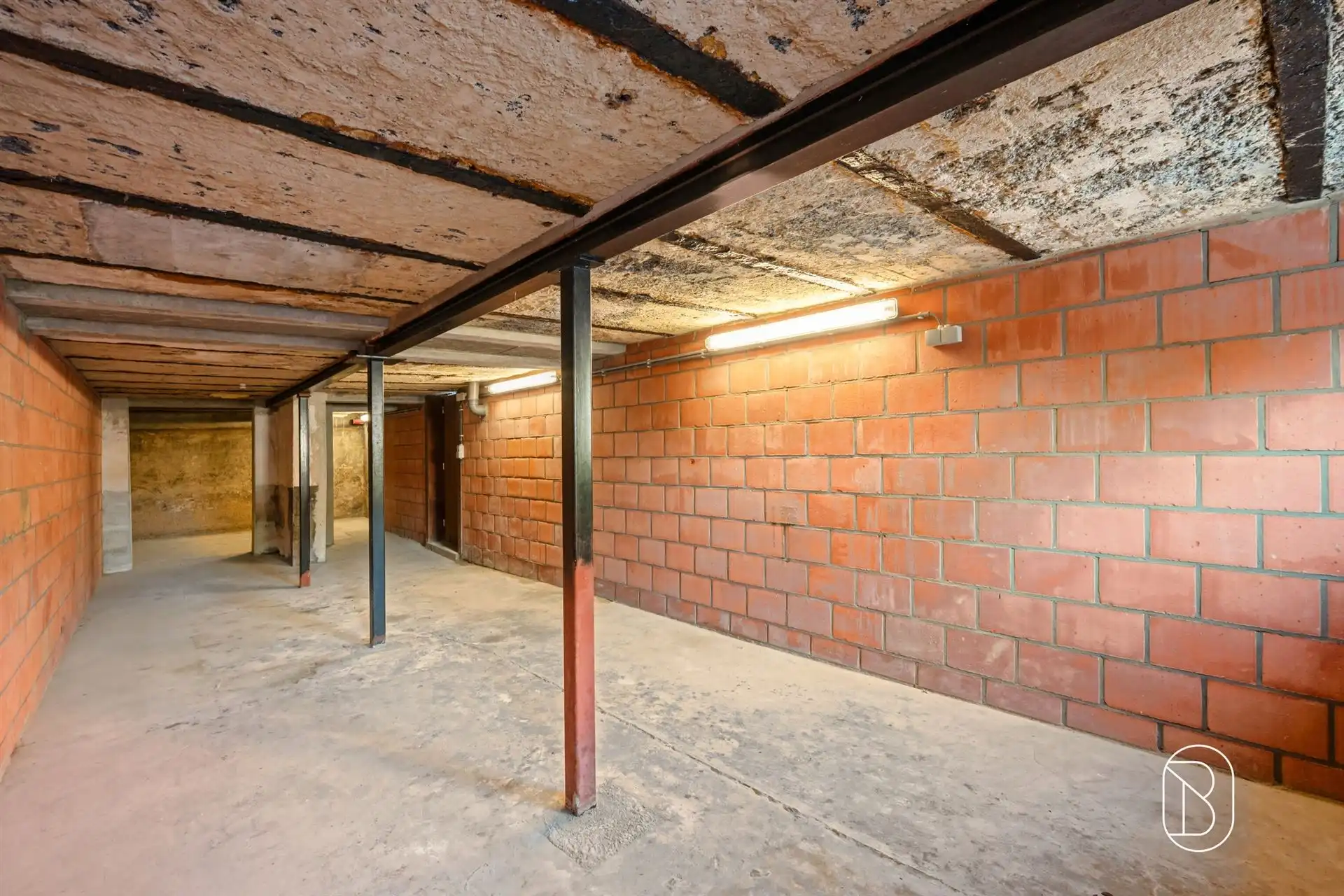 Karaktervolle herenwoning met 5 slaapkamers te Harelbeke foto 21
