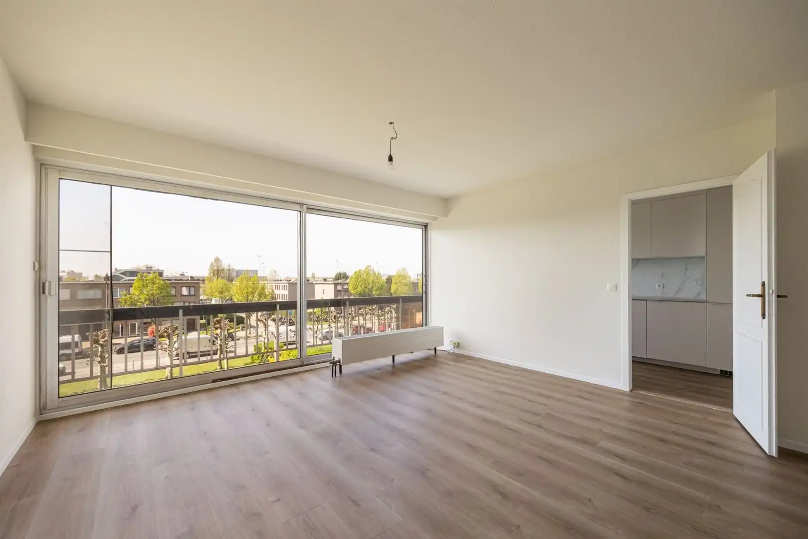 Volledig gerenoveerd appartement met 2 slaapkamers en 2 terrassen!  foto 5