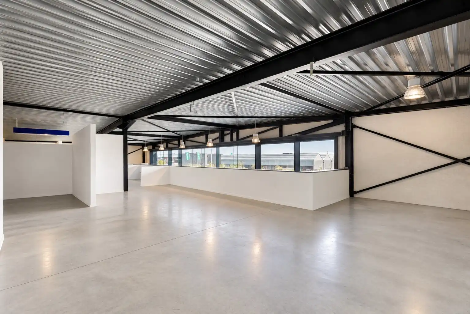 Polyvalent bedrijfsgebouw op strategische locatie te koop foto 10