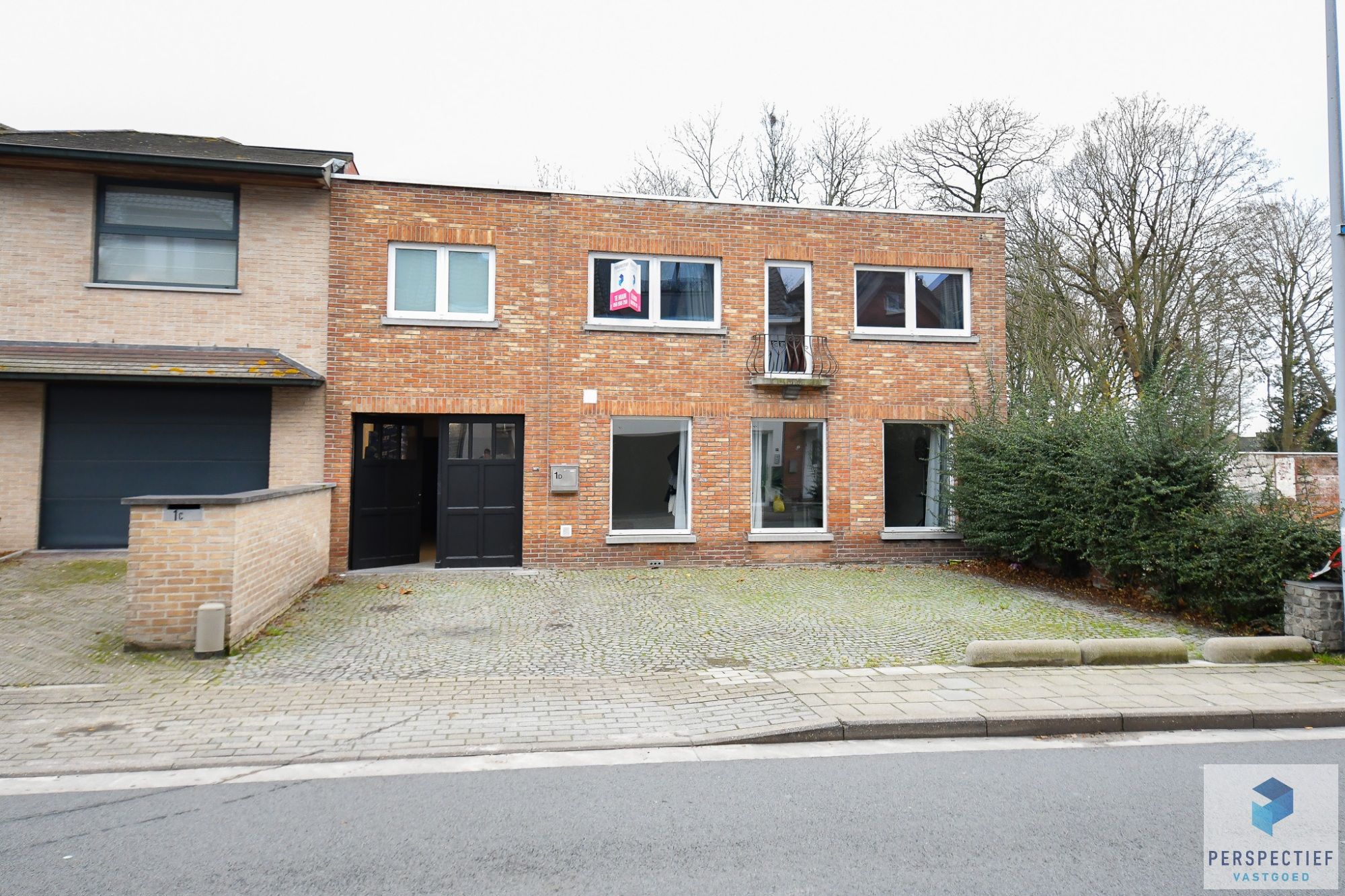 Mooi afgewerkte woning met 3 SLPKS, oprit en garage vlakbij het centrum foto 5