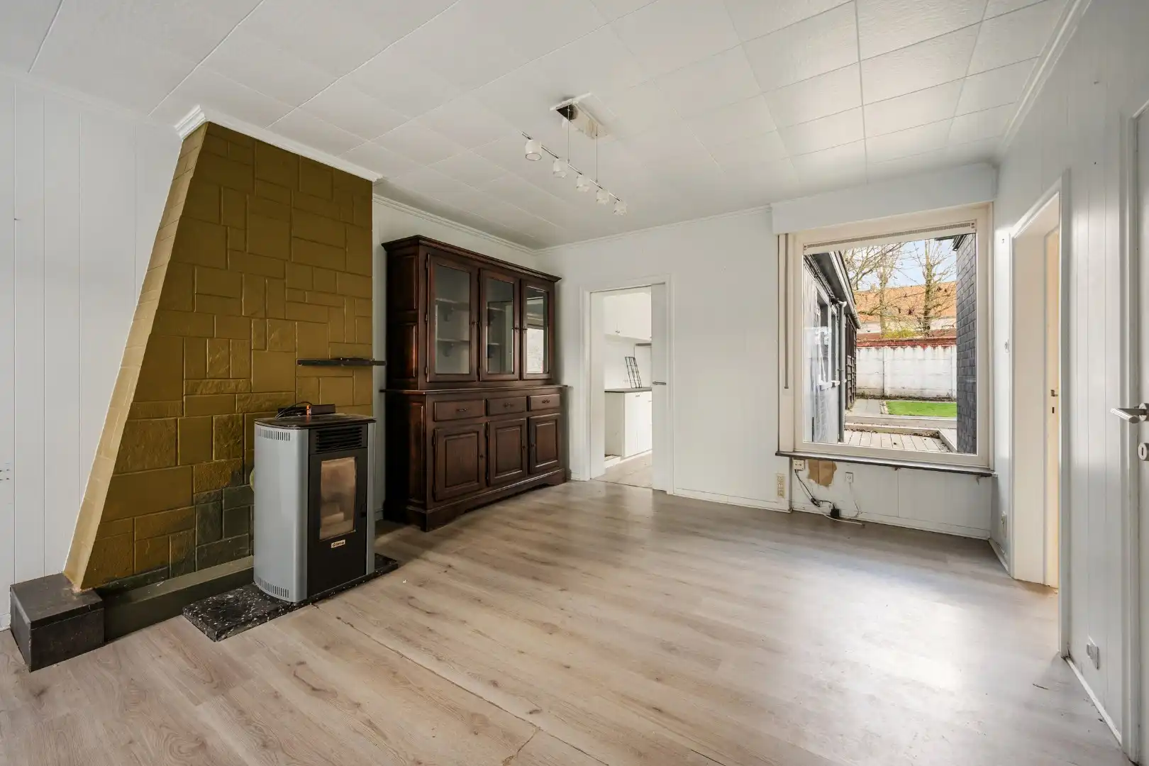 Woning met 3 slaapkamers, zolder, garage en tuin met uitweg in Dadizele-centrum foto 5