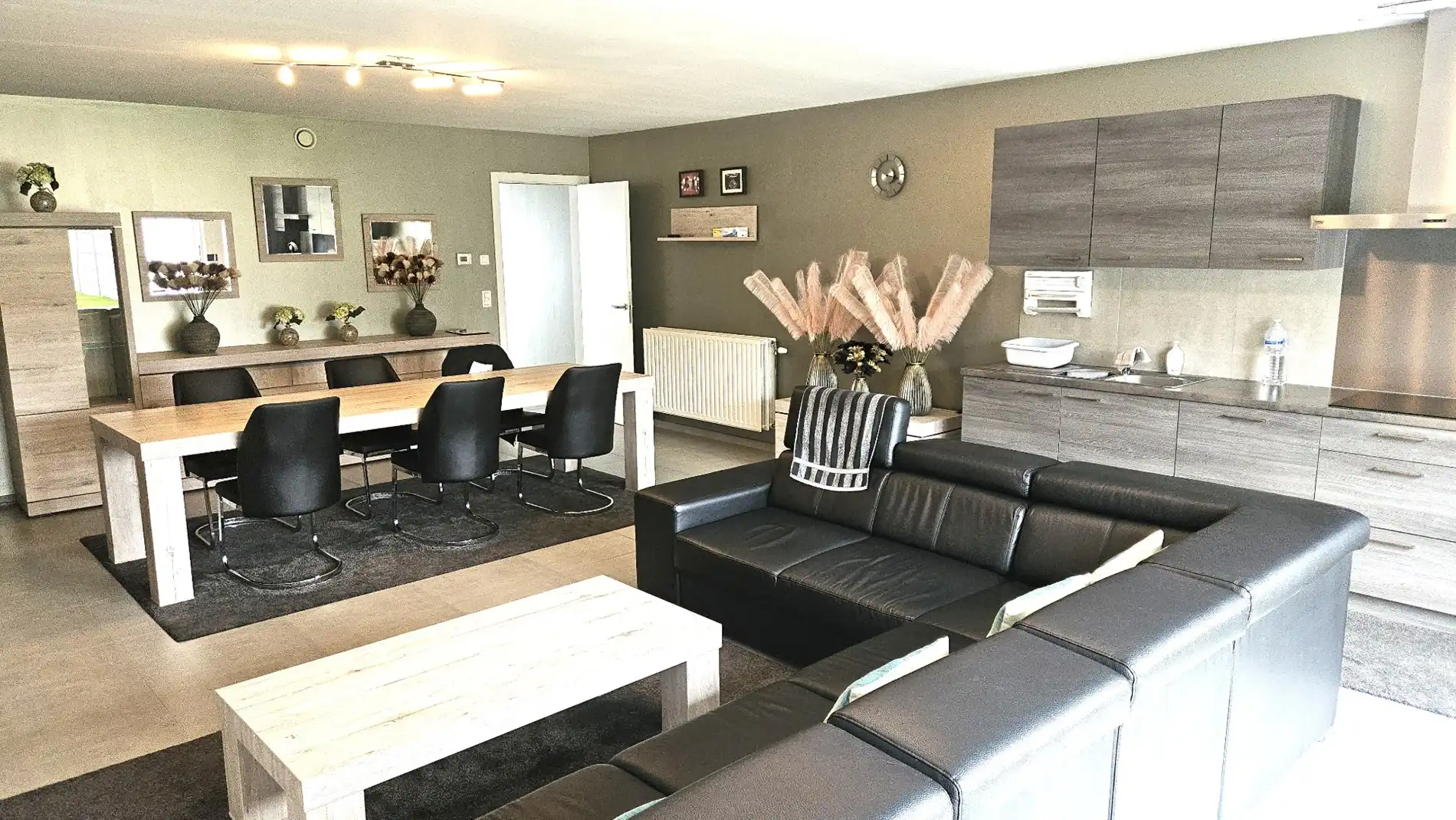 Uiterst ruime woning met 3 grote slk, garage en tuintje in centrum Berlare foto 5