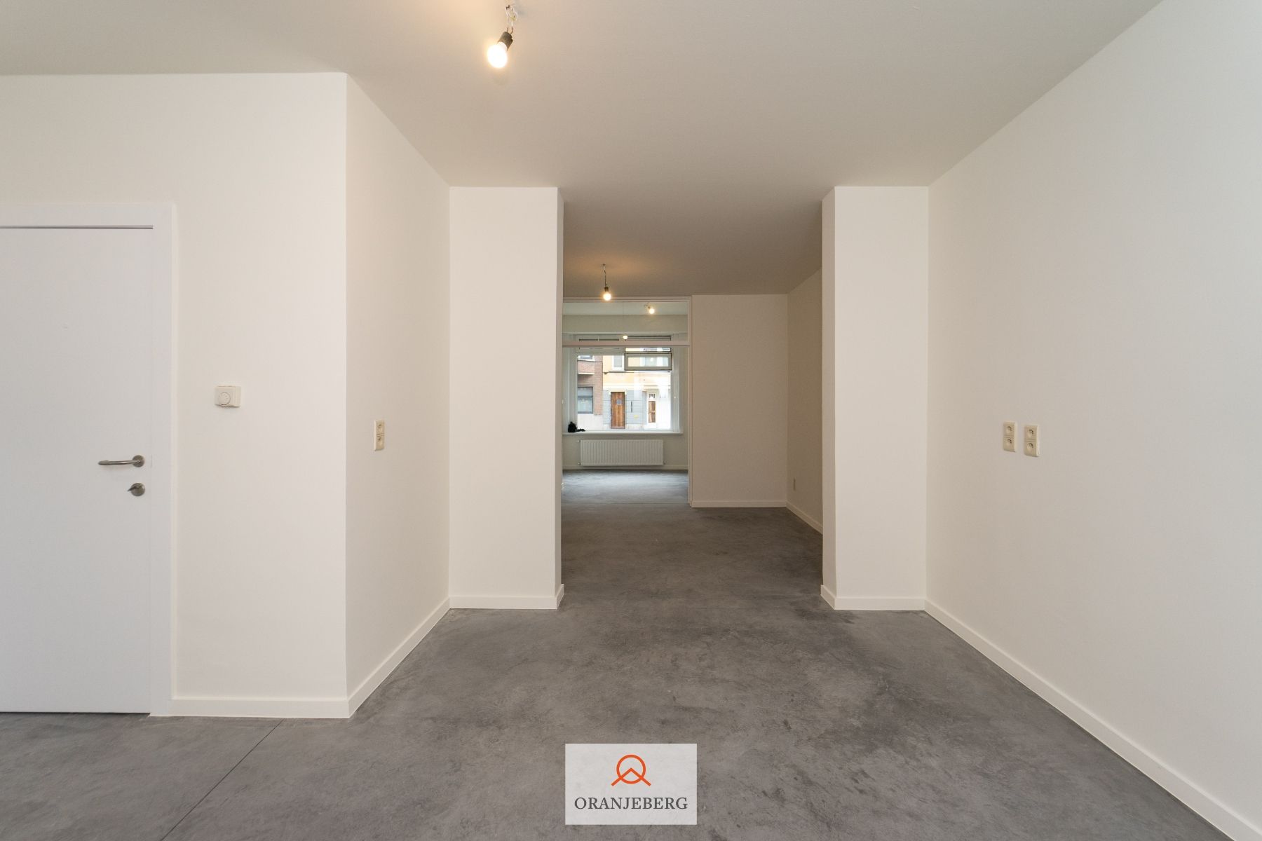 Gerenoveerd gelijkvloerse commerciële ruimte vlakbij UZ foto 13