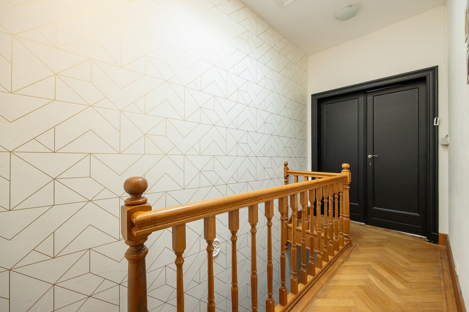 Ruime, instapklare gezinswoning met authentieke elementen in Berchem foto 16