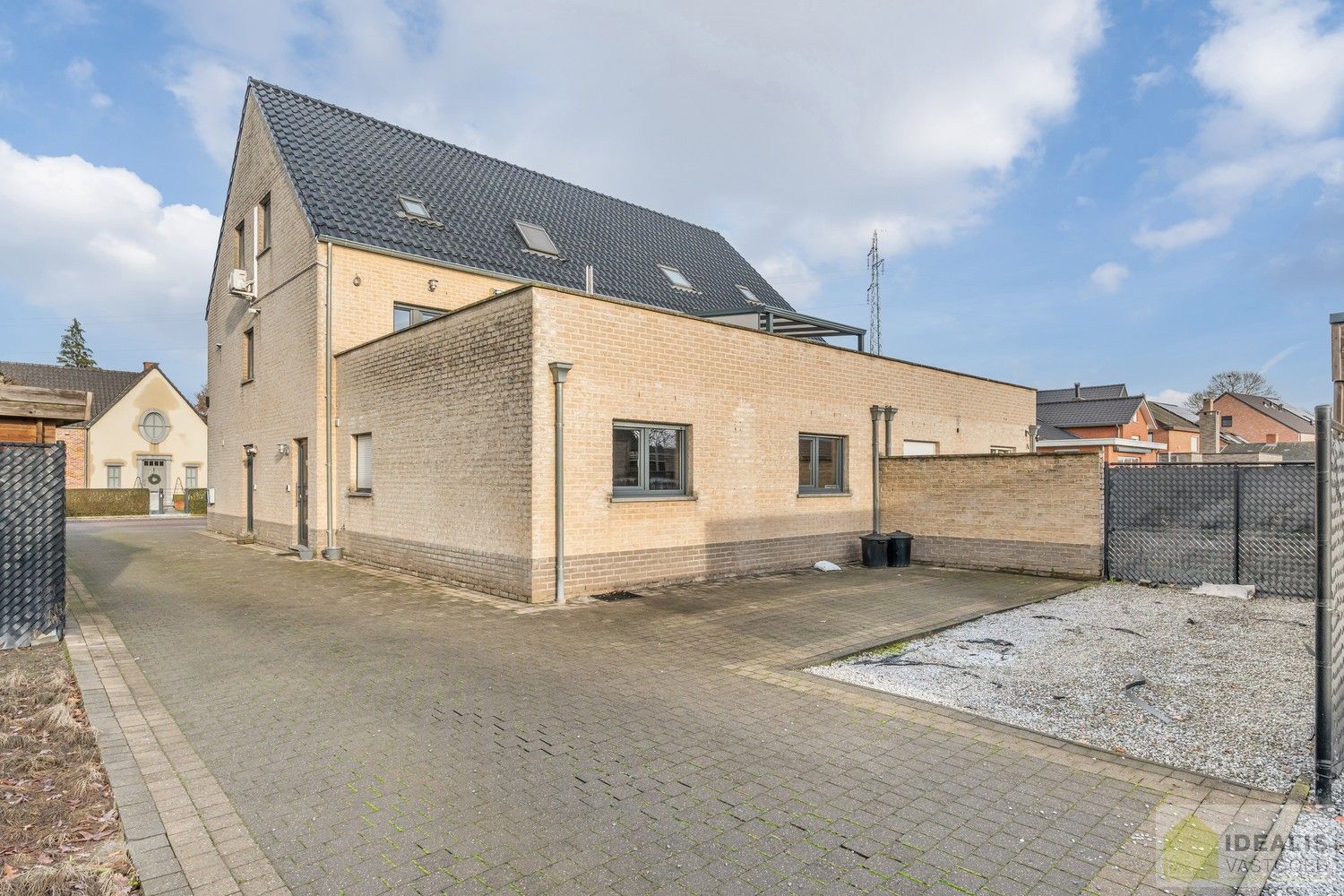 PERFECT ONDERHOUDEN GELIJKVLOERS APPARTEMENT MET MAAR LIEFST 3 SLAAPKAMERS VLAKBIJ HET BRUISENDSE CENTRUM VAN HEUSDEN-ZOLDER foto 5