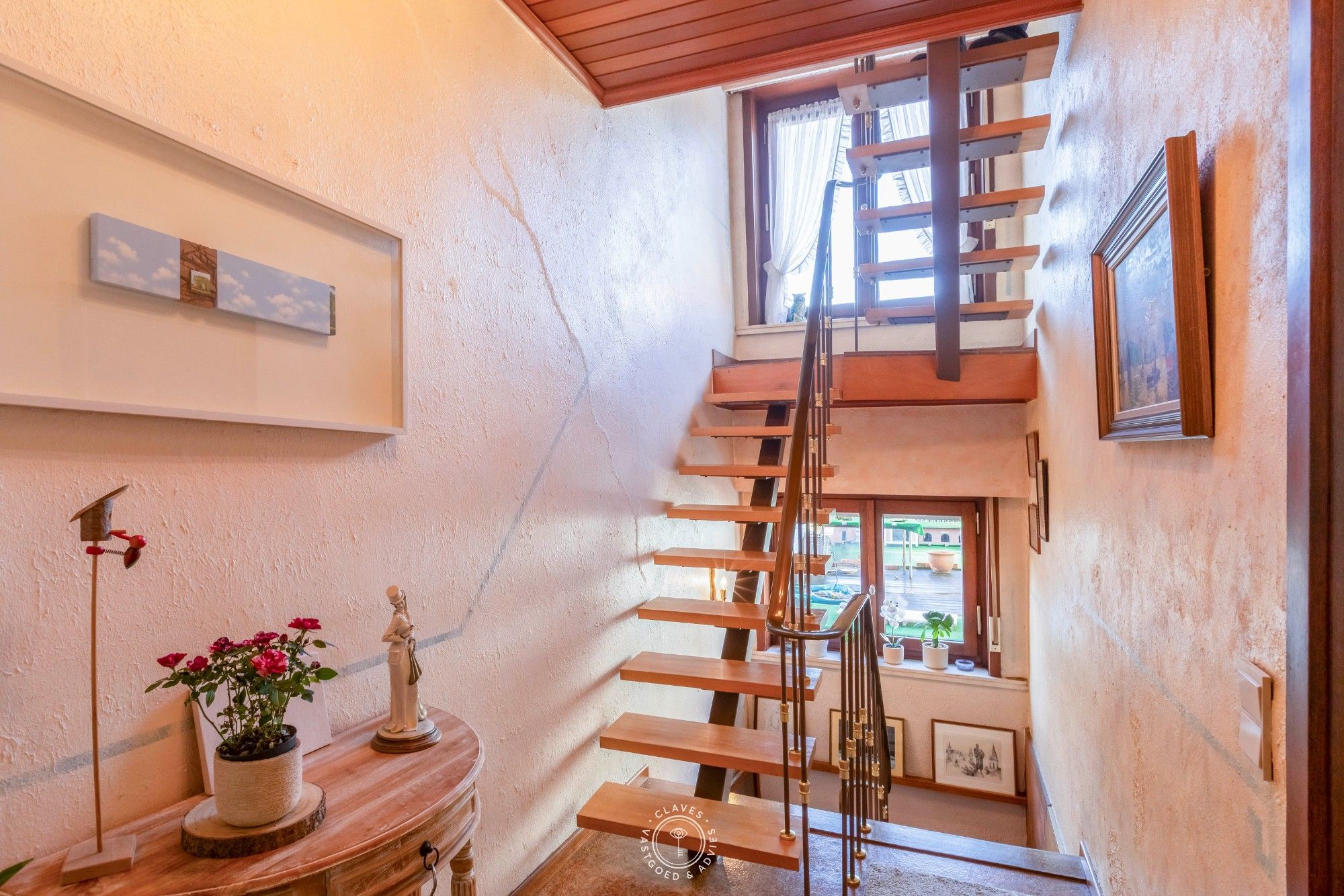 Art-deco woning met handelsruimte en garage foto 18