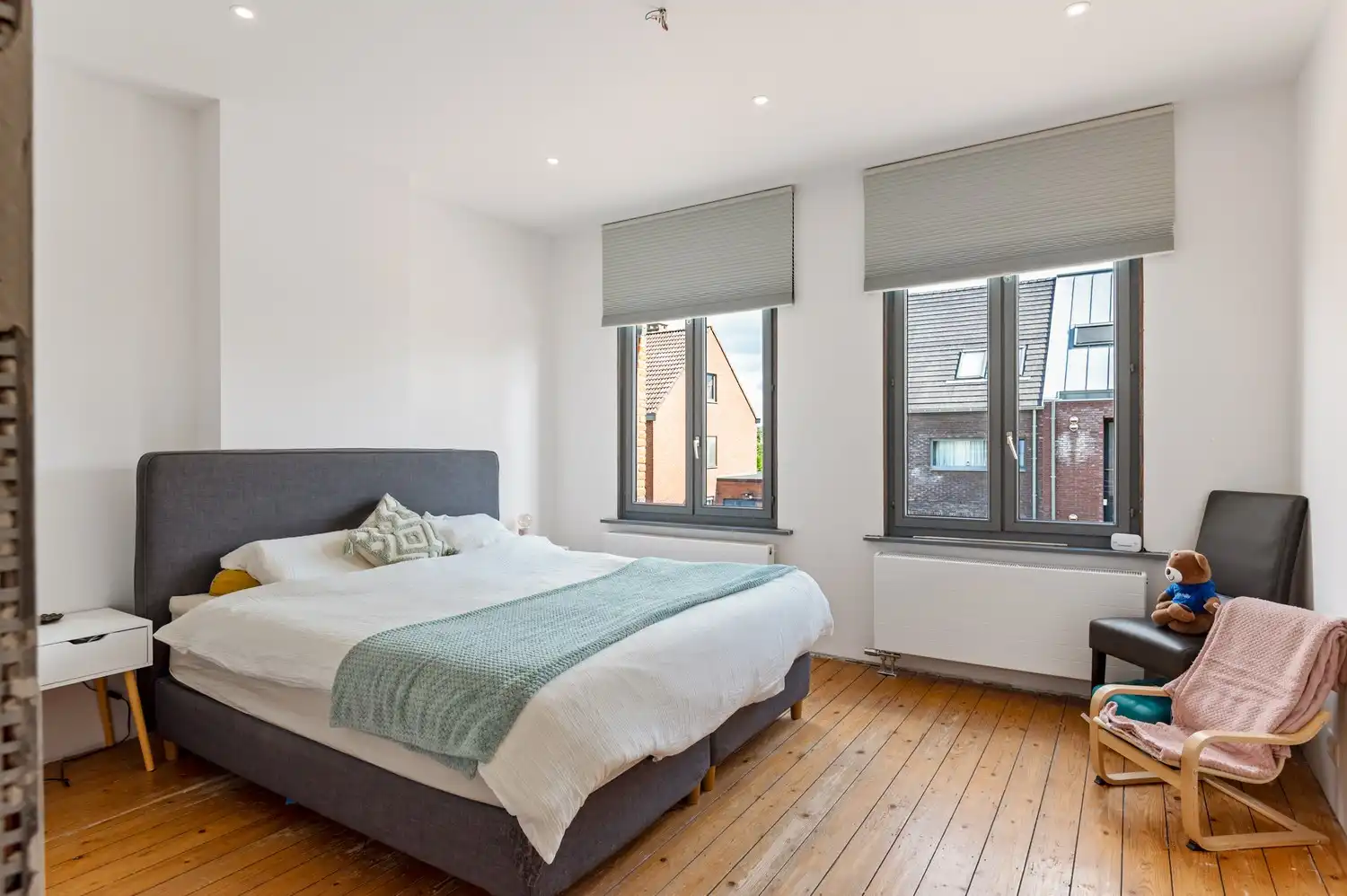 Deels gerenoveerde woning met 3 slaapkamers nabij centrum Lint foto 7