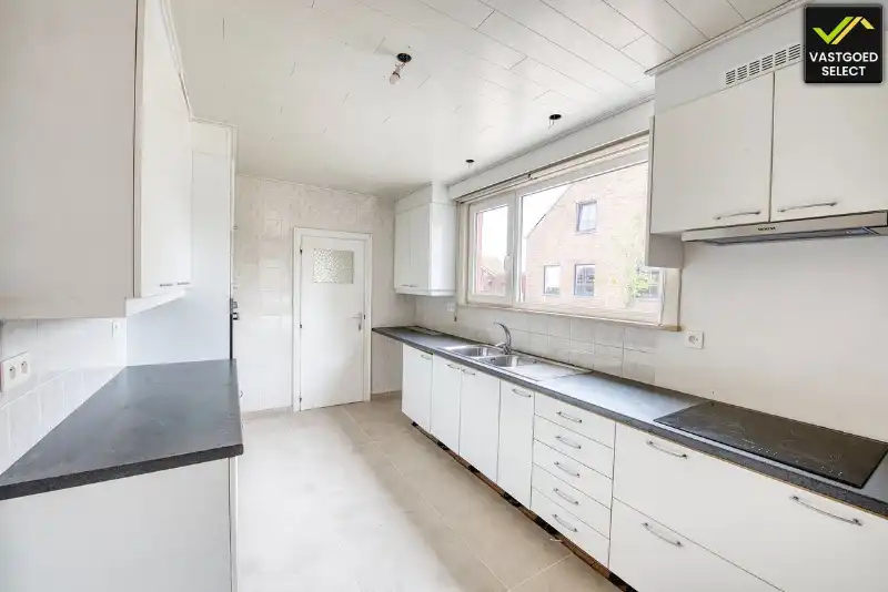 Lichtrijke woning met 2 slaapkamers, warmtepomp, zonnepanelen, parkeerplaats en tuin nabij centrum Eeklo foto 6