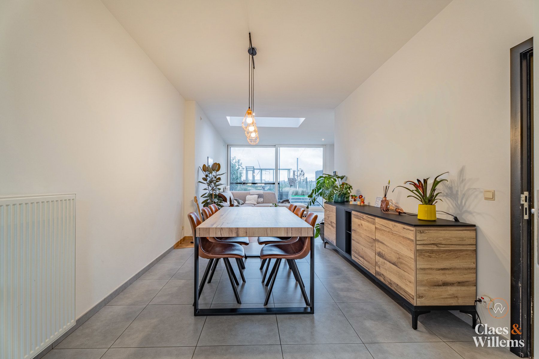 Ruim huis met zonnepanelen en vrije tuin  foto 4