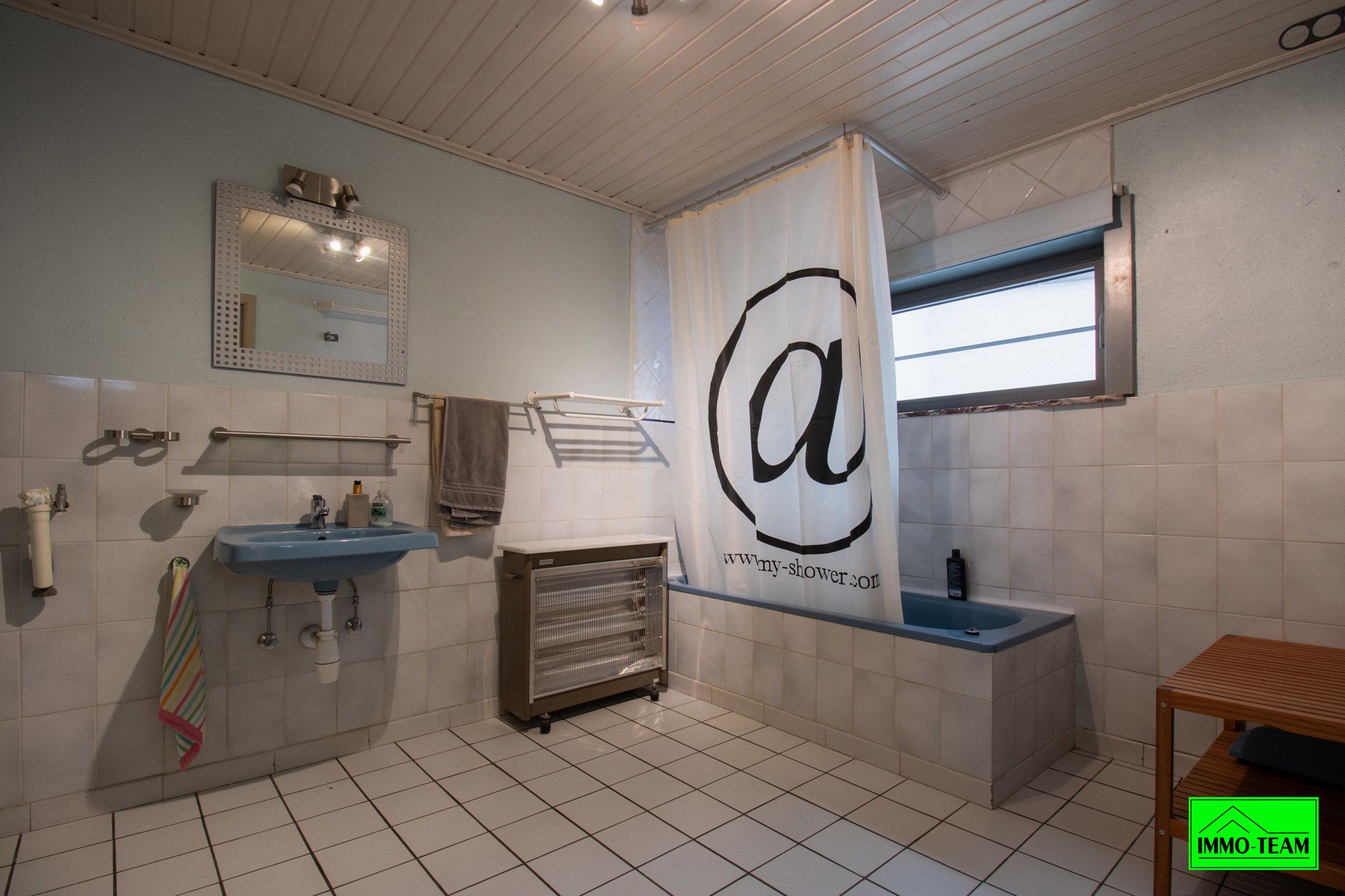 Goed onderhouden rijwoning met garage en ruim atelier foto 7