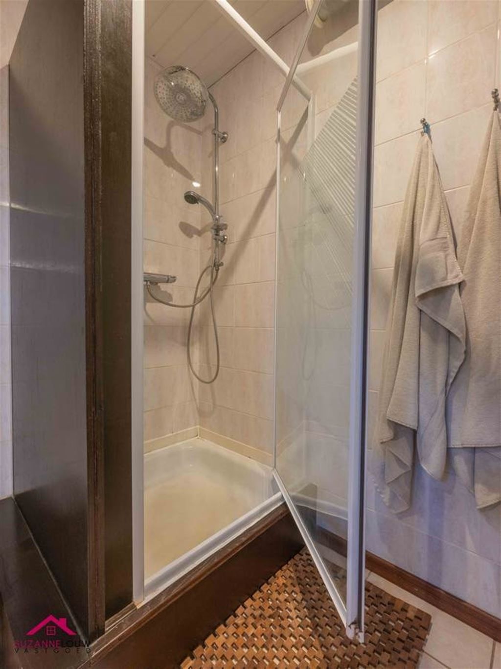 Vrijstaande woning op ruim perceel foto 24