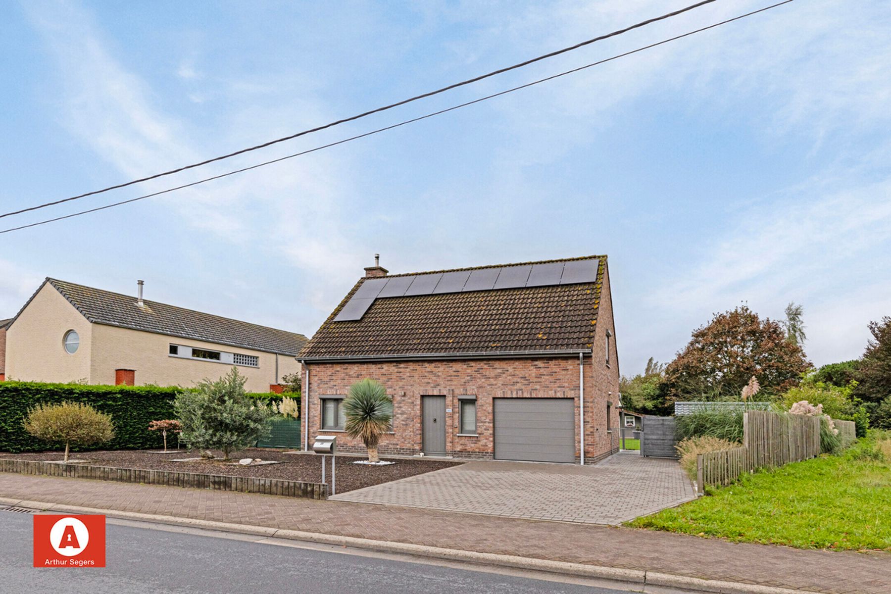 Energiezuinige open bebouwing met 3 slaapkamers op ruim 9a foto 1