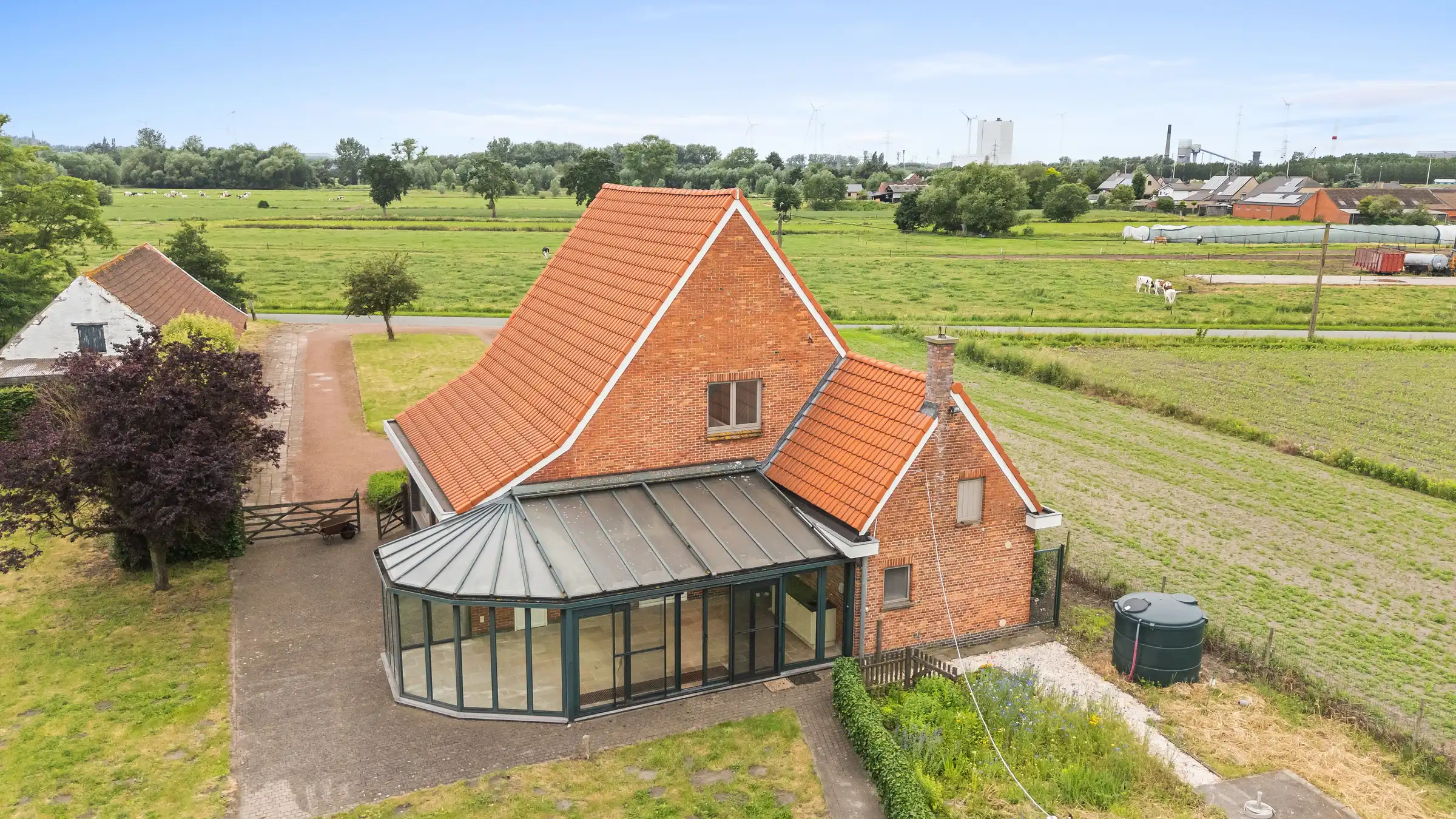 Unieke landwoning met schuur te koop op 6.810m² foto 3