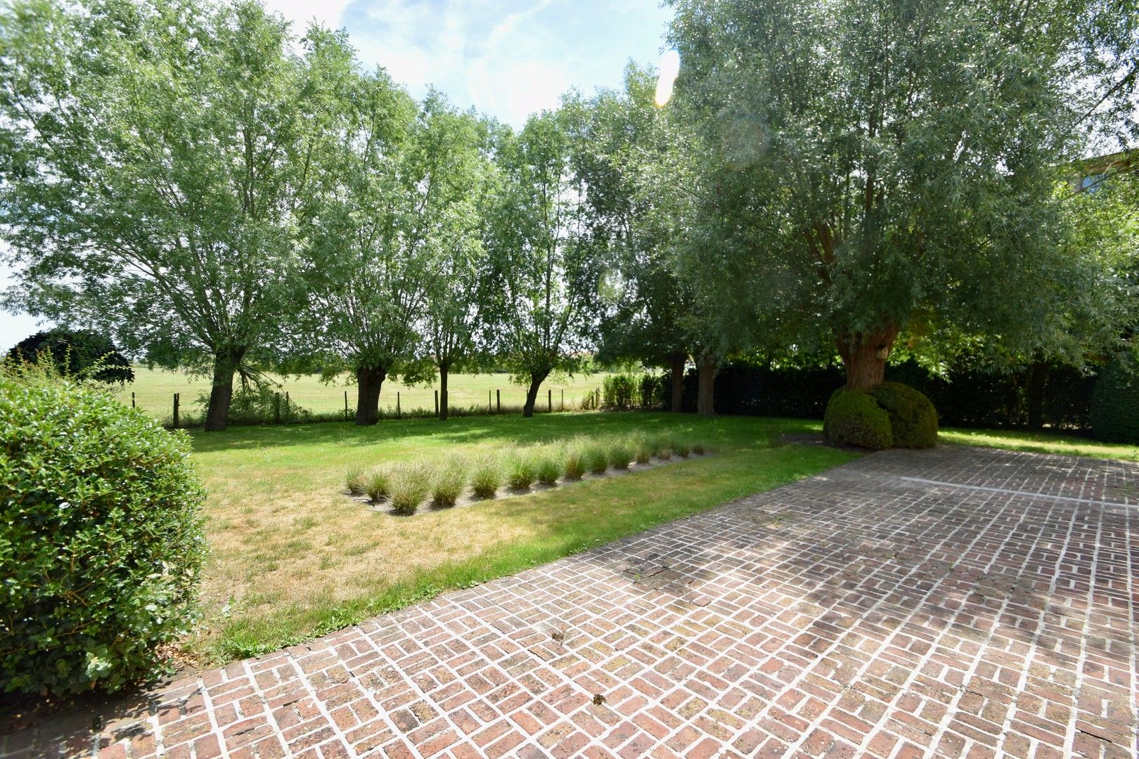 Alleenstaande villa genietend van prachtige open zichten op de polders. foto 7