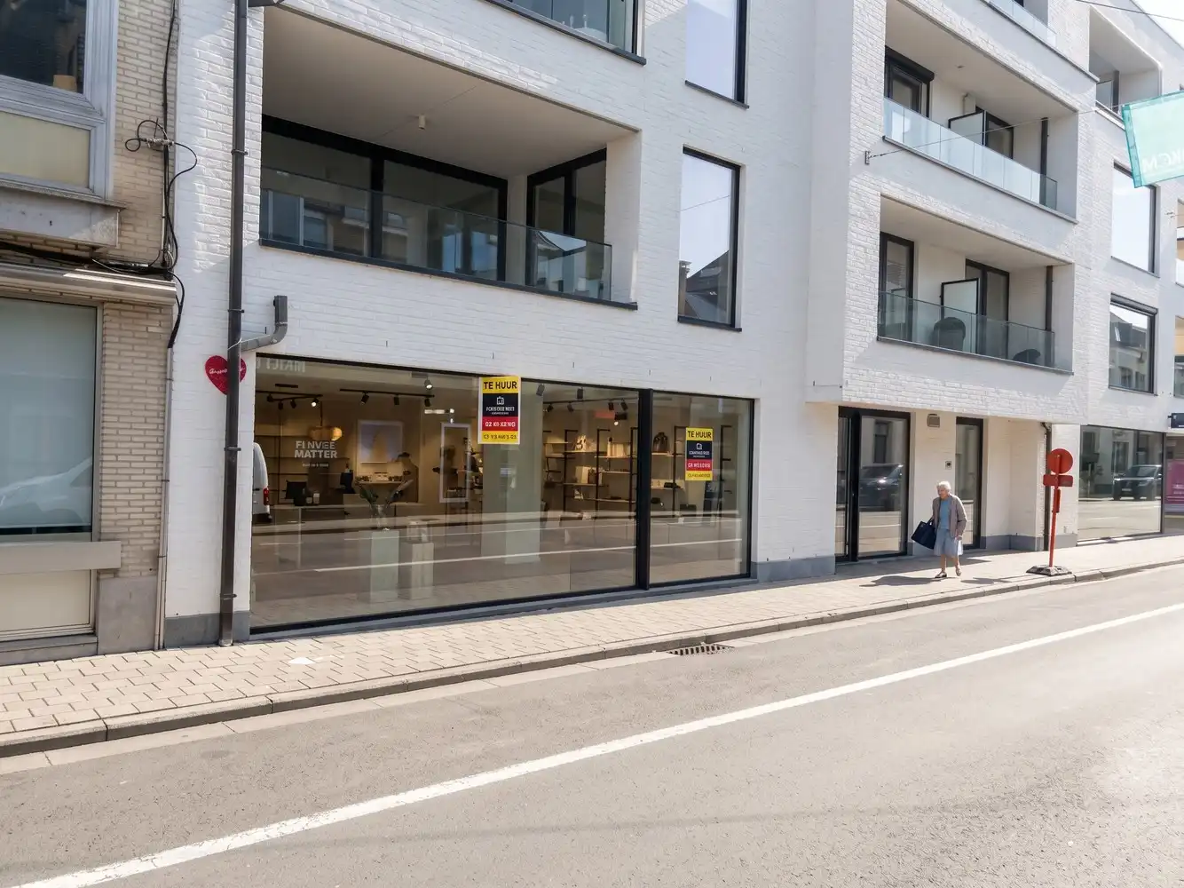 Instapklare, hoogwaardig afgewerkte kantoorruimte (165 m²) met private staanplaats foto {{pictureIndex}}
