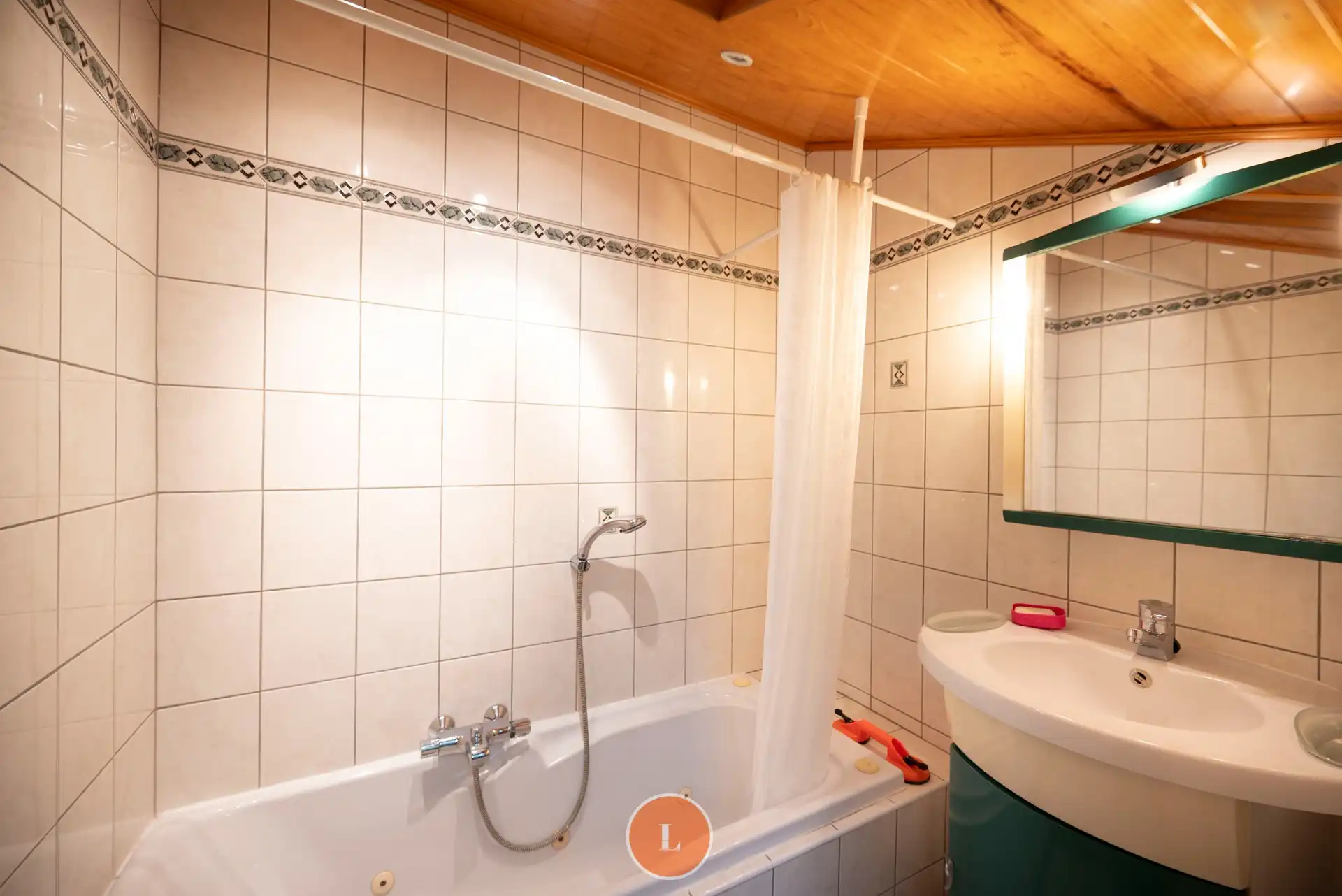 Te renoveren gezinswoning in centrum Marke foto 8