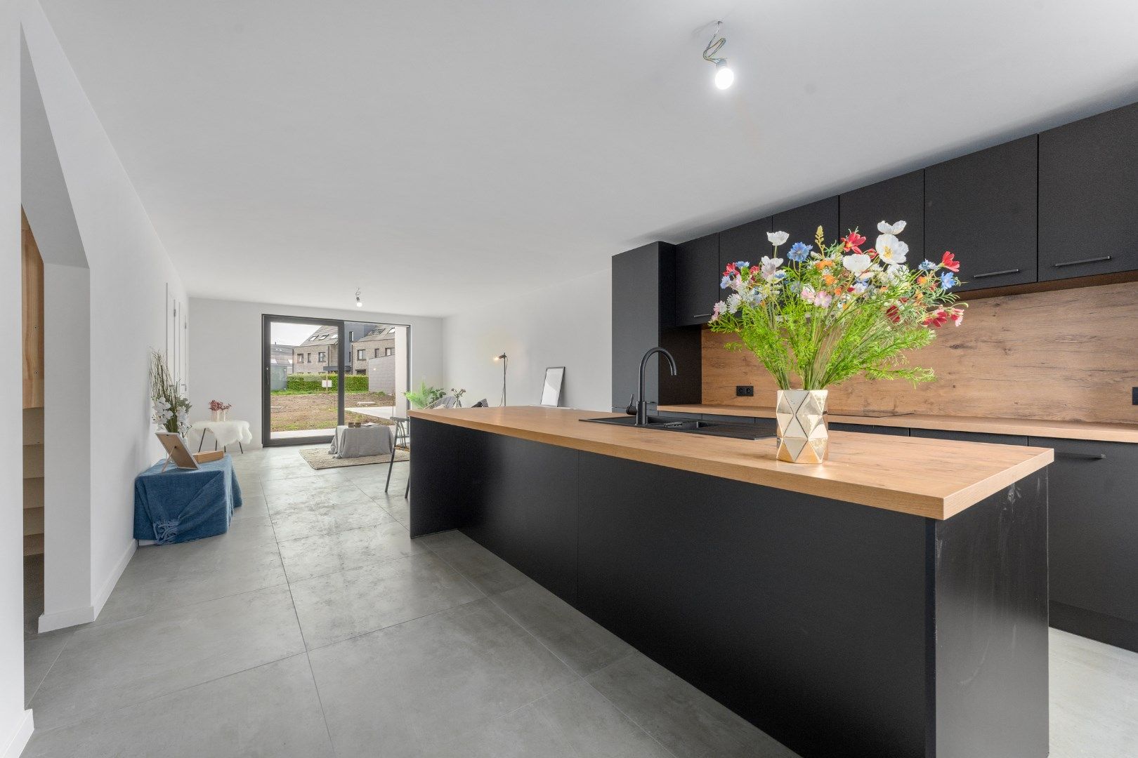 Instapklare, stijlvol gerenoveerde rijwoning in het hart van Bredene-Dorp foto 2