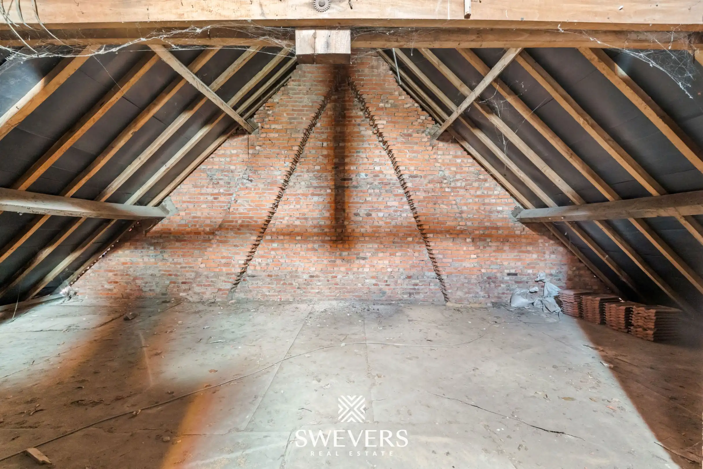 Te renoveren woning met 4 slaapkamers en 4 garages te Beringen foto 20