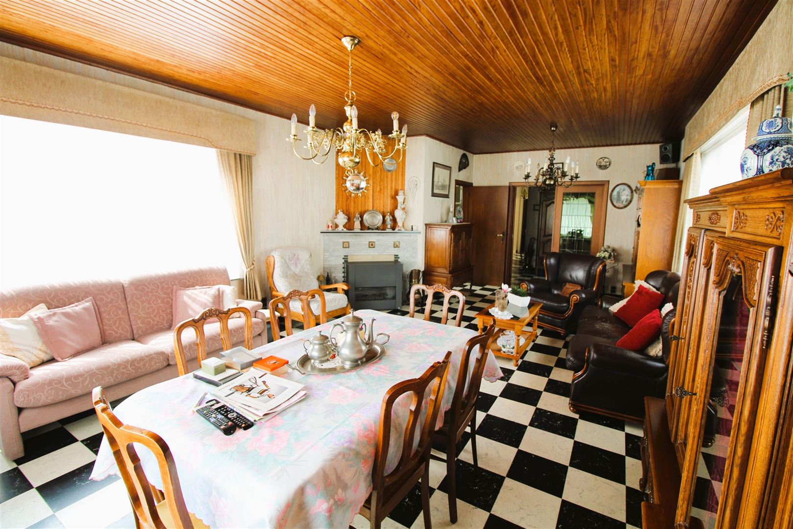 Charmante 3-slaapkamerwoning in hartje Roeselar foto 2