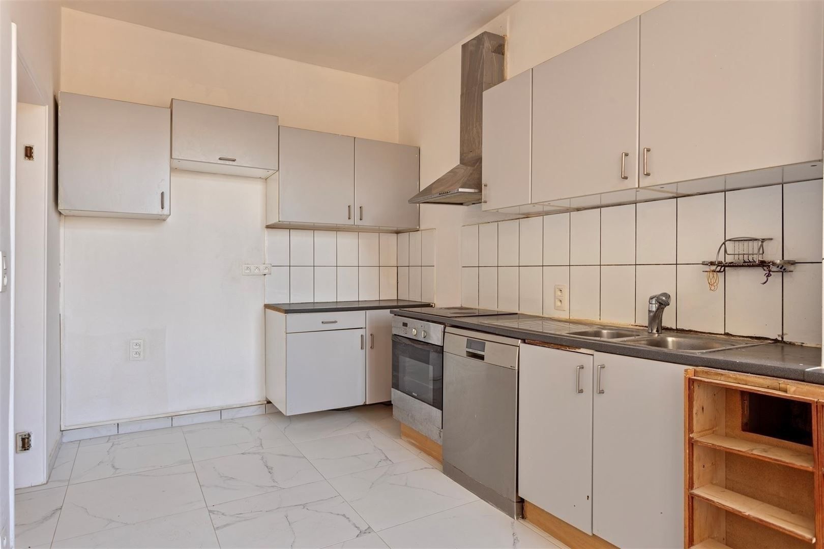 Antwerpen: te renoveren, ruim en lichtrijk appartement van 130m². foto 10