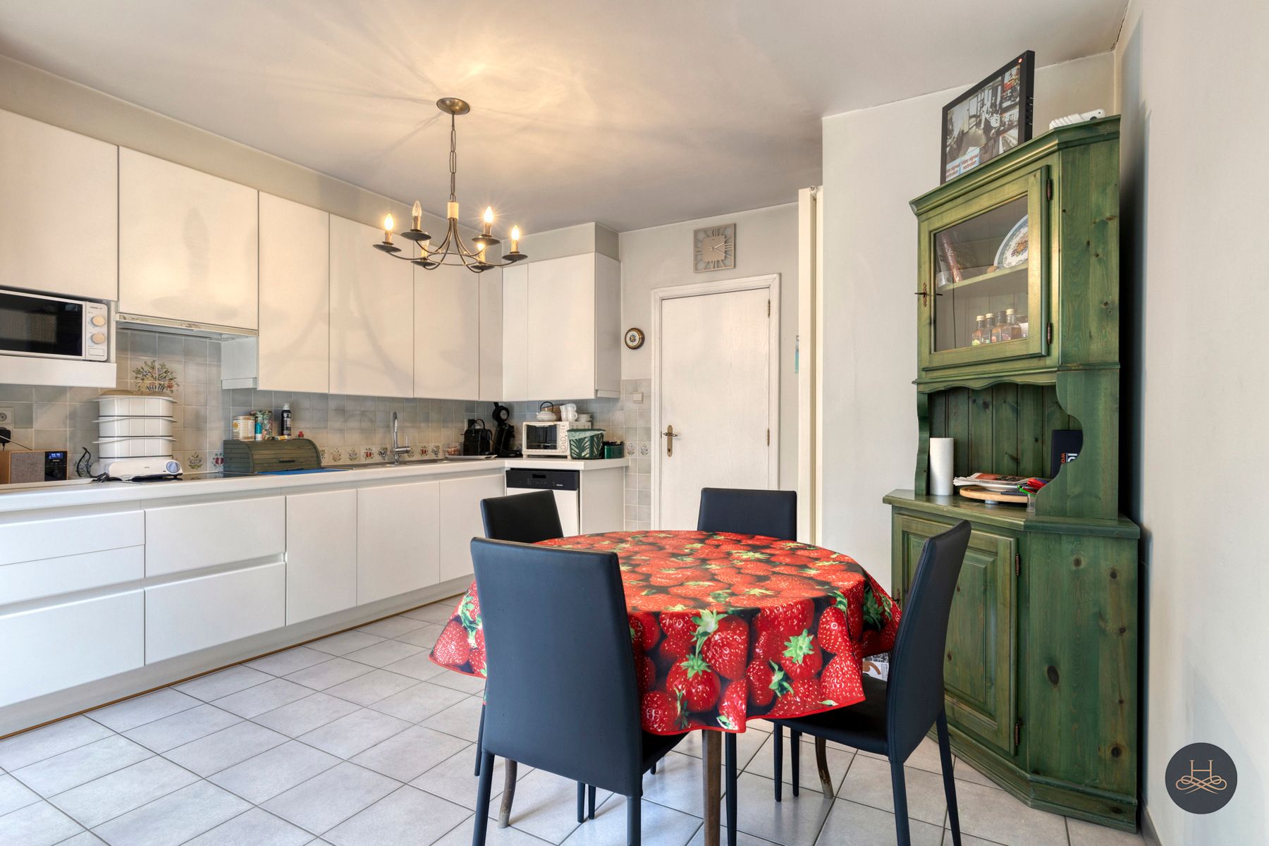 Handelspand met groot appartement in het centrum foto 16