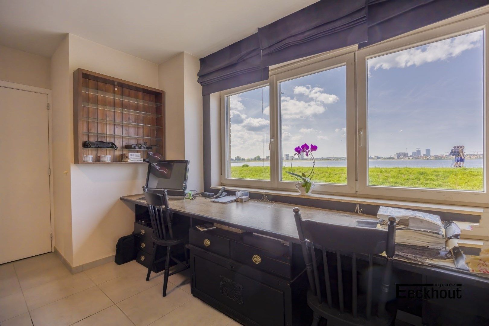 Zeer ruime, recente woning met open zicht op de Spuikom! foto 2