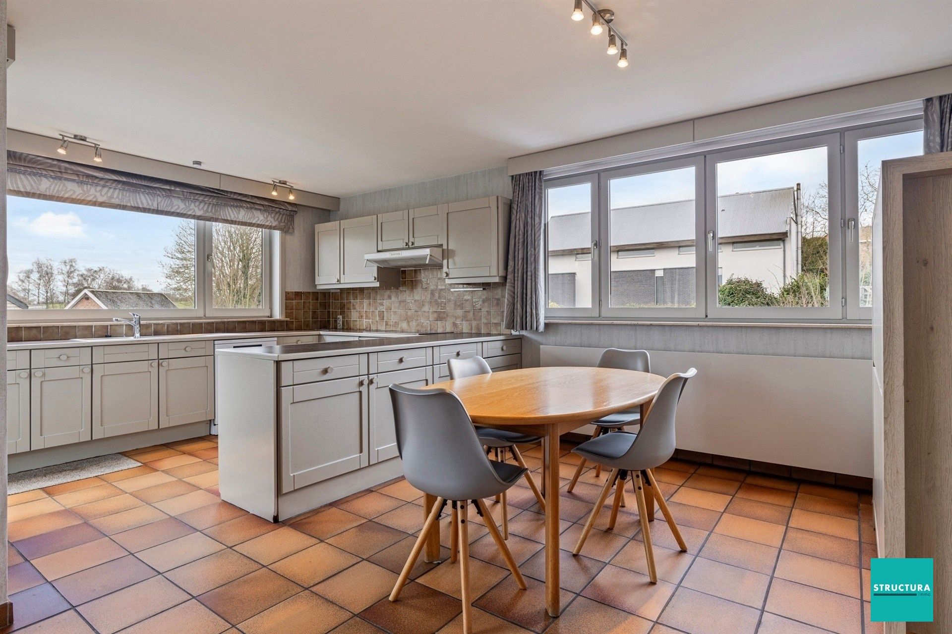 Woning op toplocatie met achterliggend groen foto 12