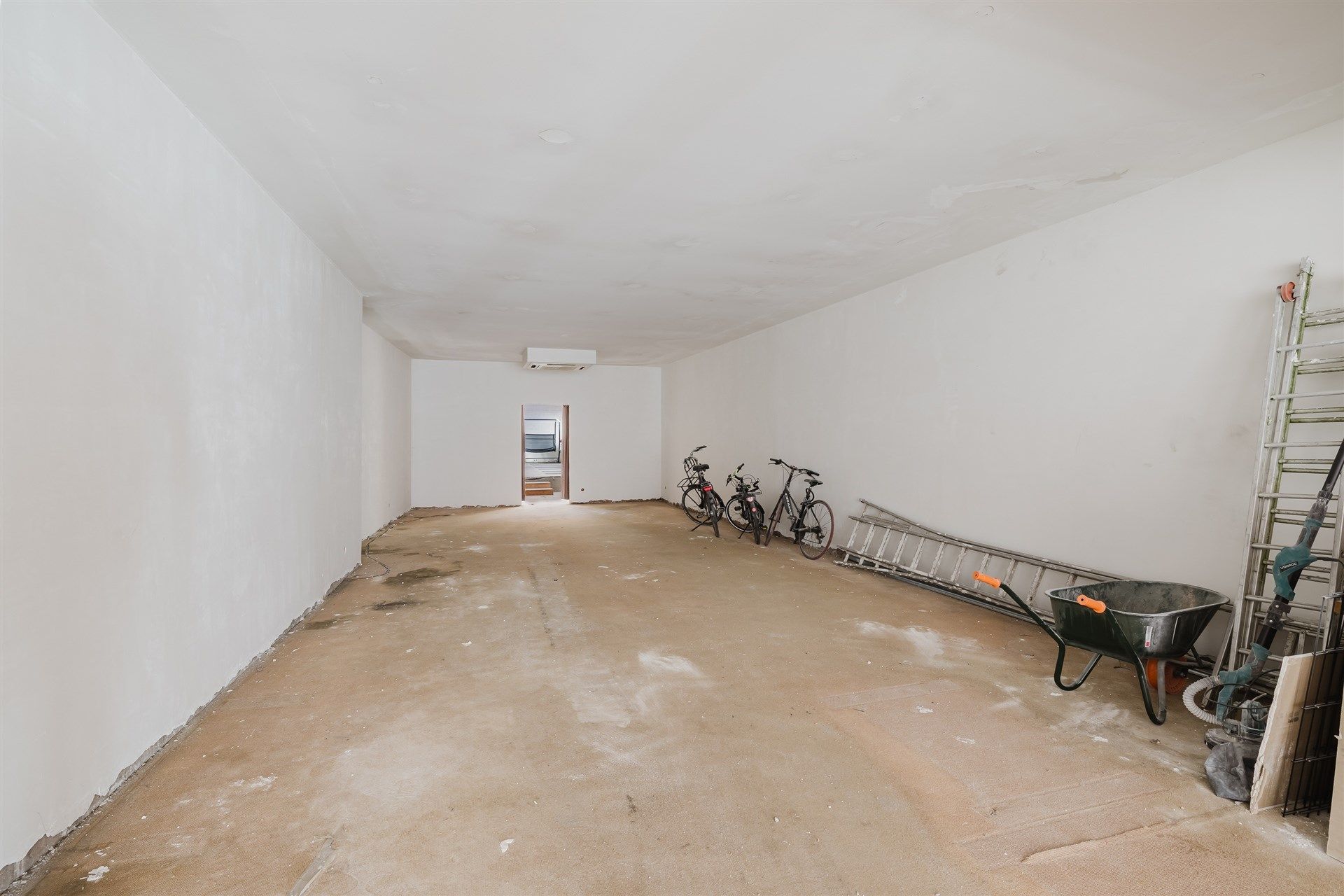 Handelspand op topligging in centrum Wetteren foto 4