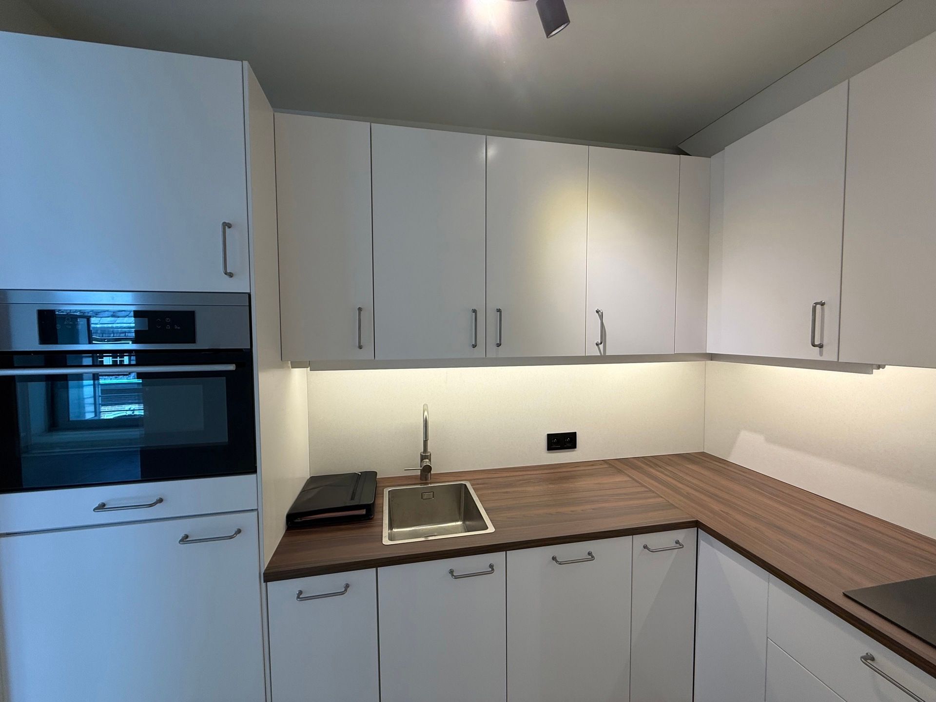 WETTEREN - Gerenoveerd appartement in het centrum. foto 3