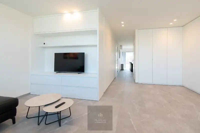 Instapklaar recent luxueus duplex-appartement met 2 terrassen in residentie Lectus IX. foto 3
